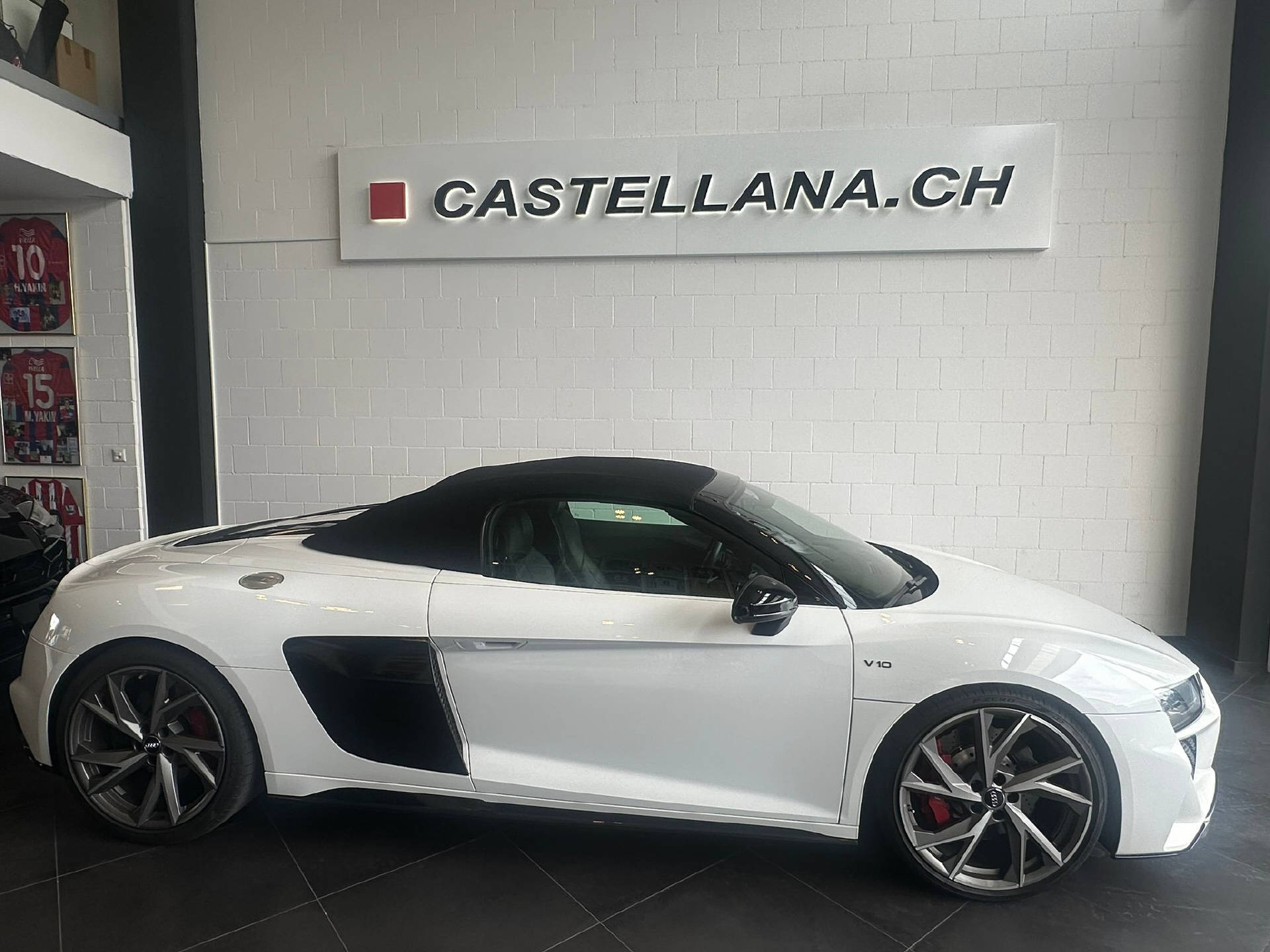 AUDI R8 Spyder 5.2 FSI V10 RWD S-Tronic-image-1