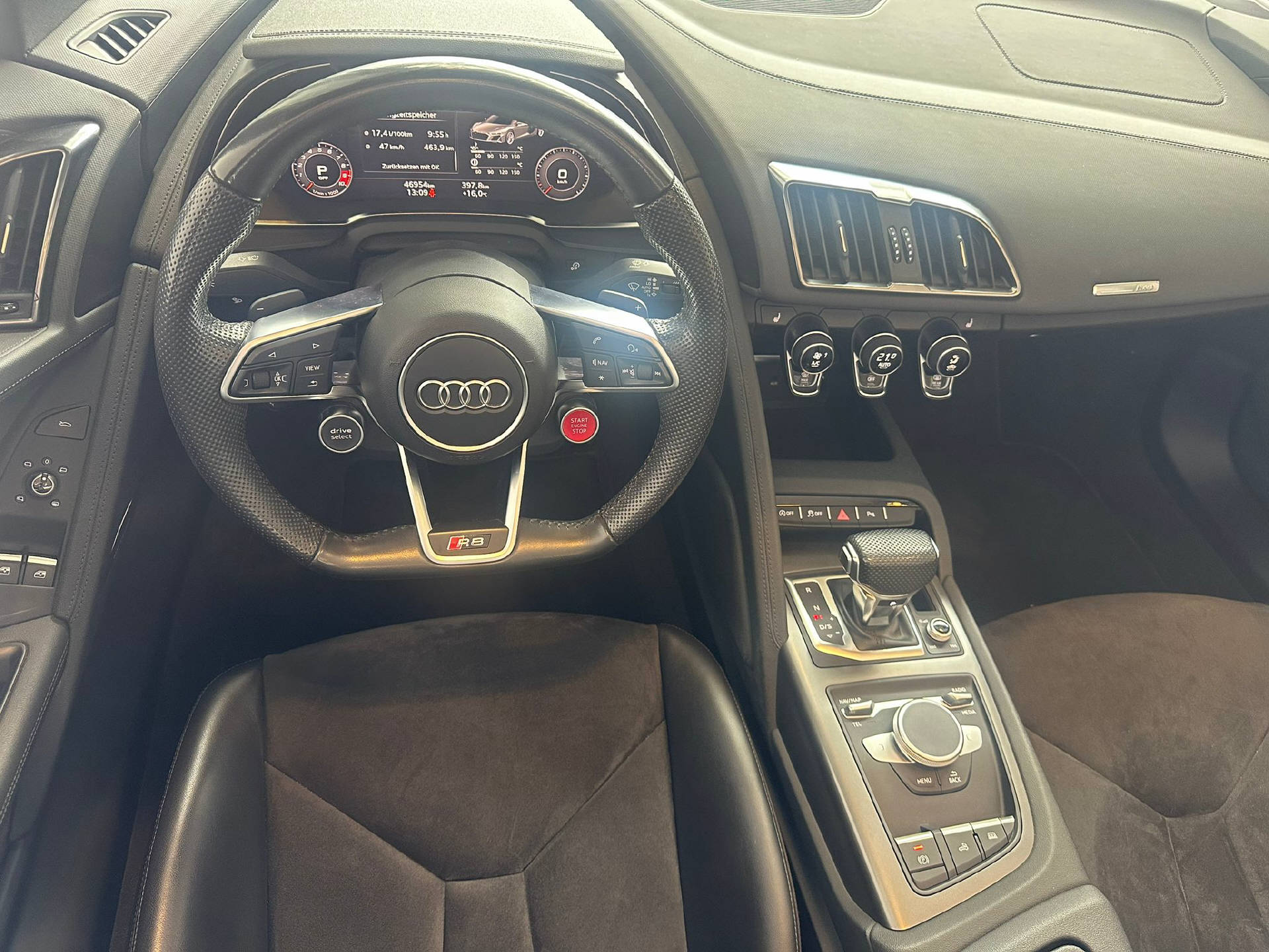 AUDI R8 Spyder 5.2 FSI V10 RWD S-Tronic-image-18