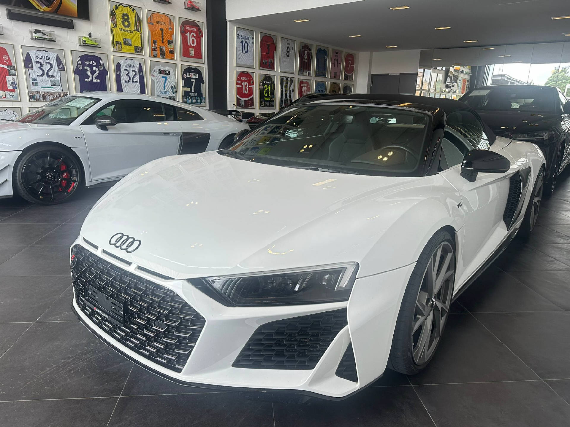 AUDI R8 Spyder 5.2 FSI V10 RWD S-Tronic-image-7