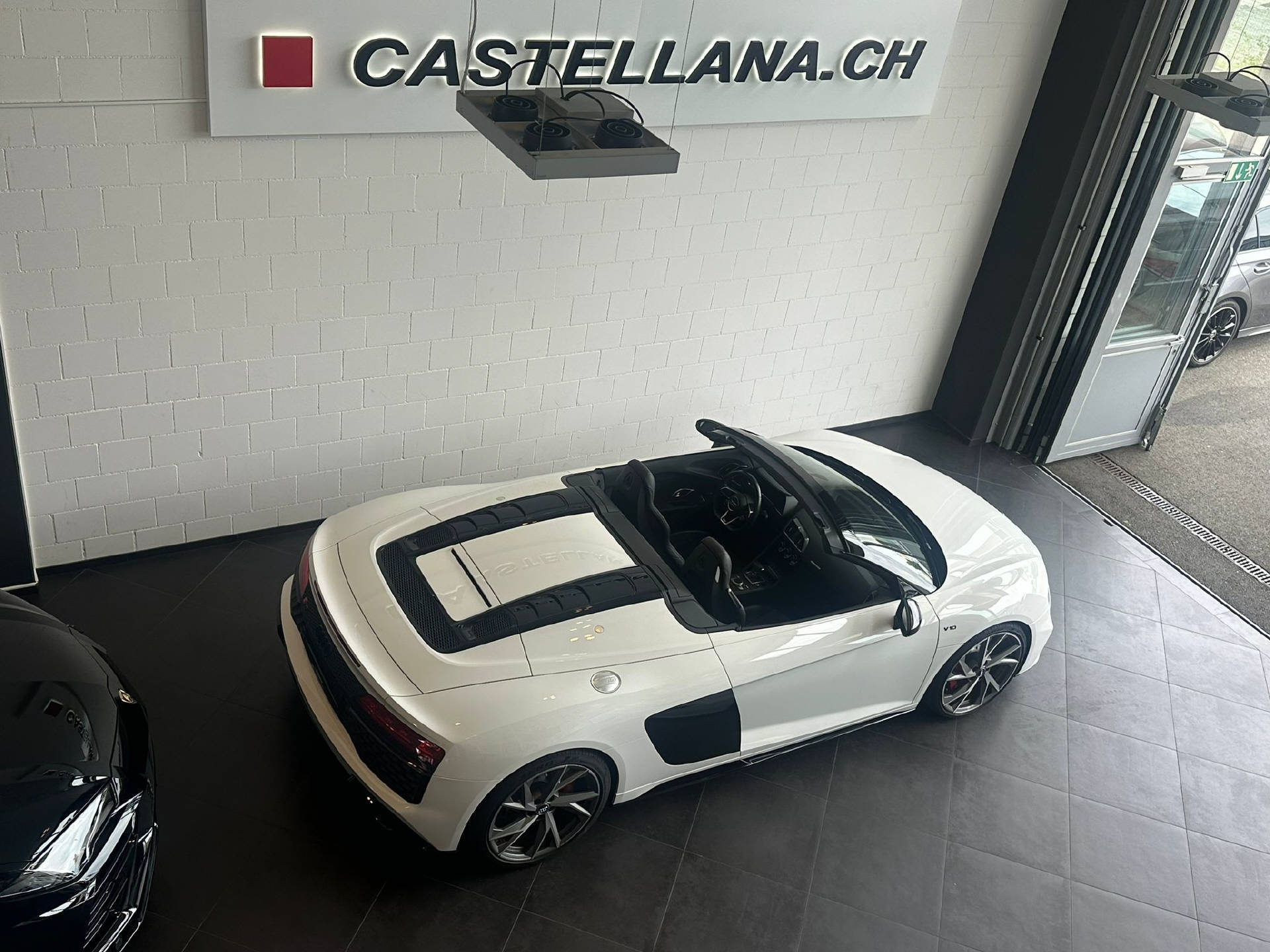 AUDI R8 Spyder 5.2 FSI V10 RWD S-Tronic-image-11