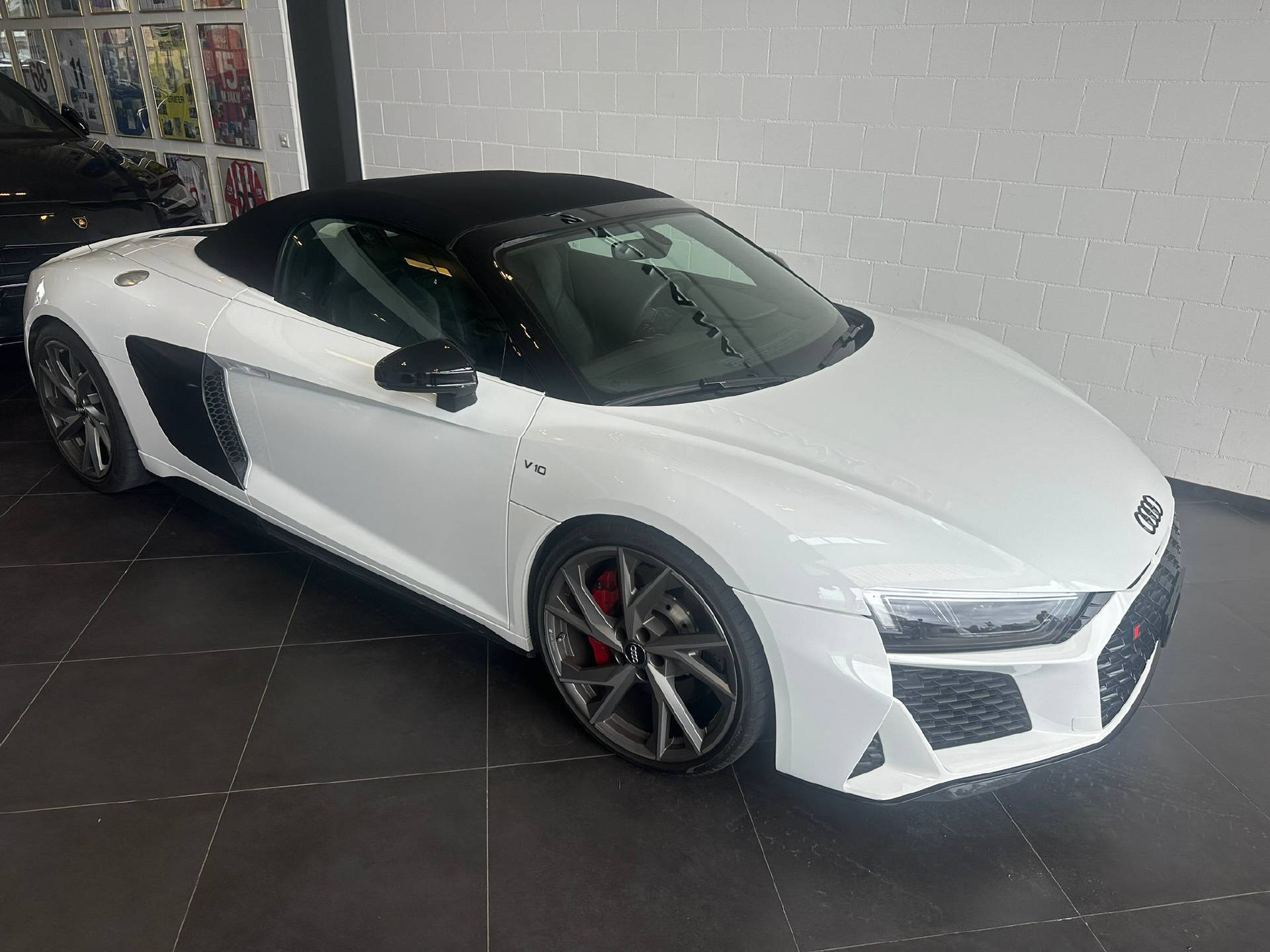 AUDI R8 Spyder 5.2 FSI V10 RWD S-Tronic-image-3