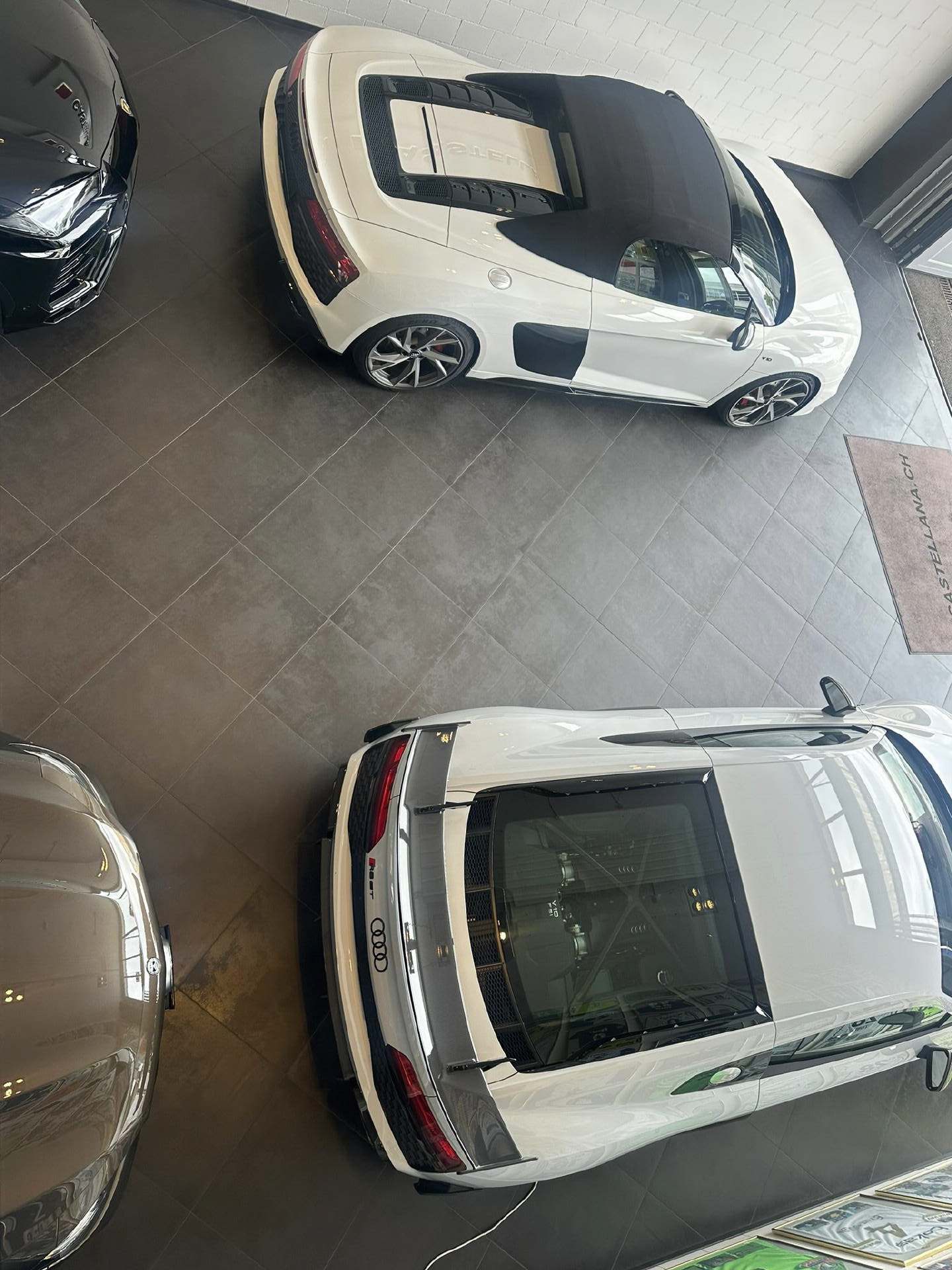 AUDI R8 Spyder 5.2 FSI V10 RWD S-Tronic-image-14