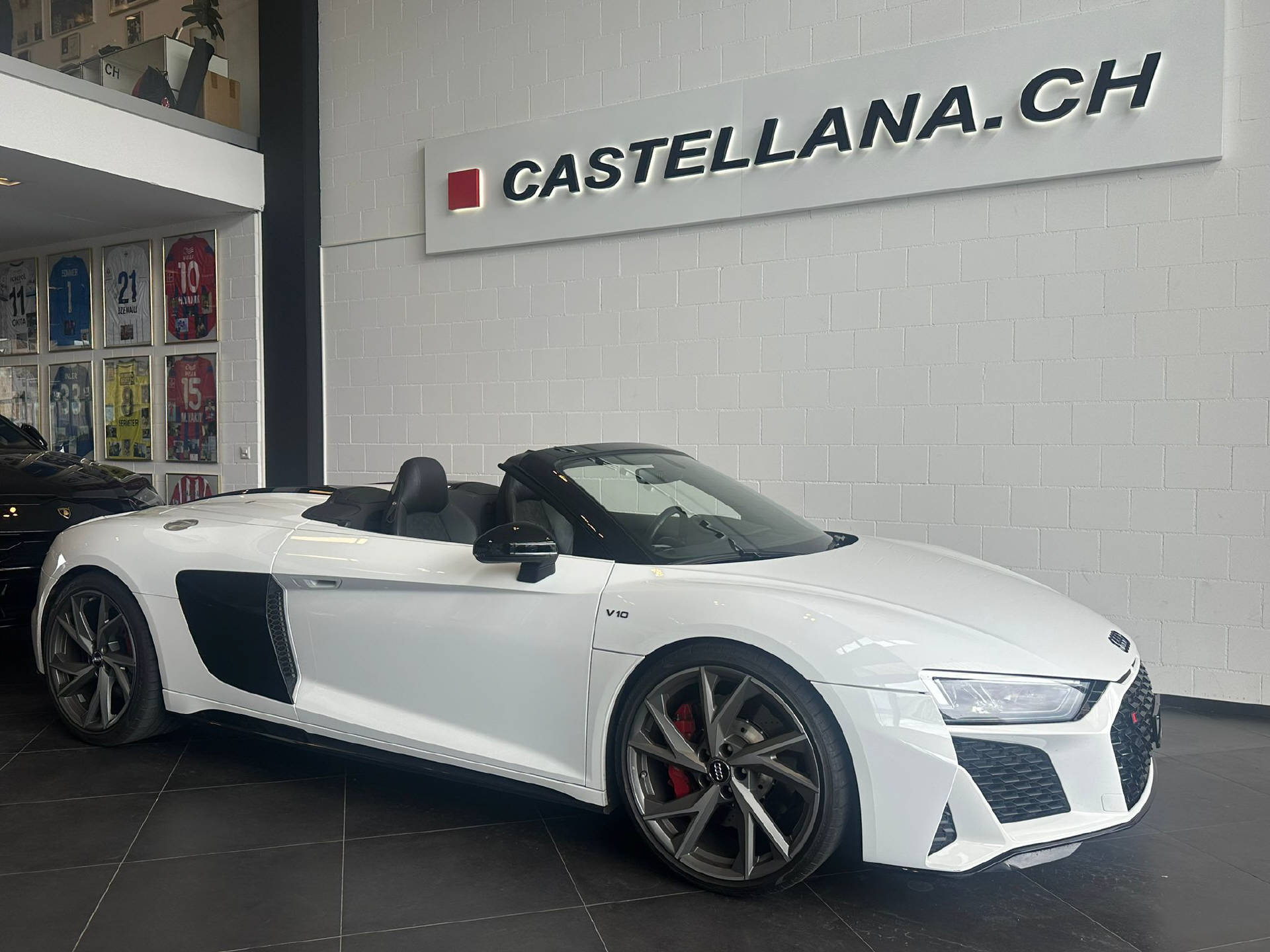 AUDI R8 Spyder 5.2 FSI V10 RWD S-Tronic-image-0