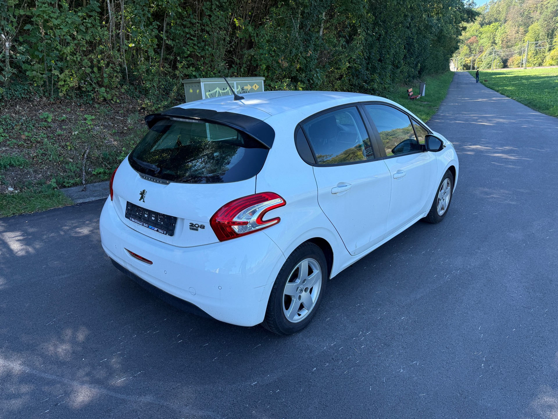 PEUGEOT 208 1.4 e-HDi Active EGS5-image-7