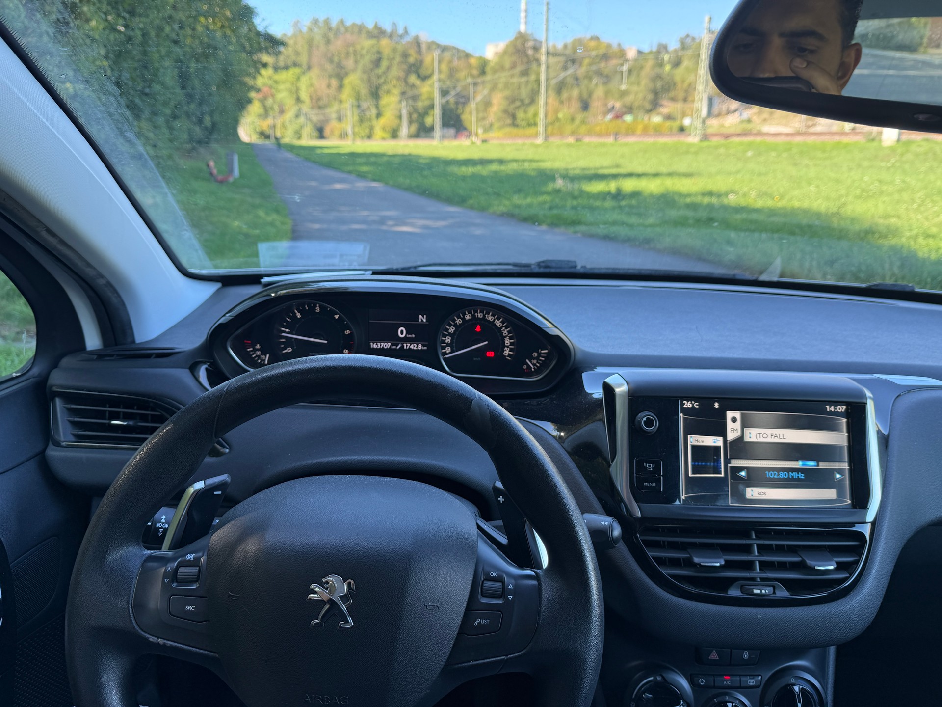 PEUGEOT 208 1.4 e-HDi Active EGS5-image-14