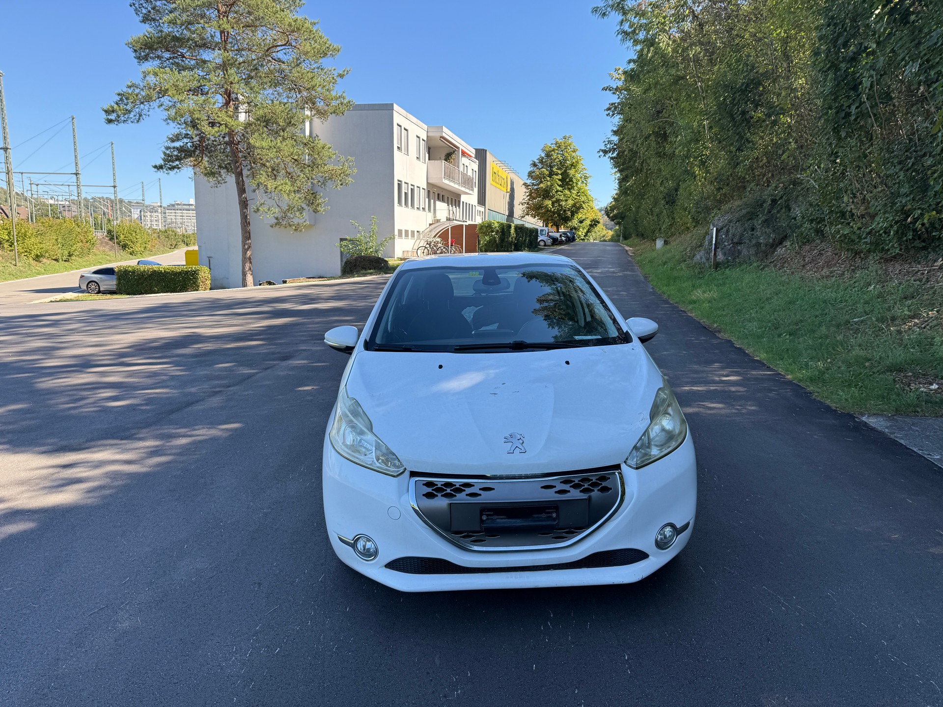 PEUGEOT 208 1.4 e-HDi Active EGS5-image-1