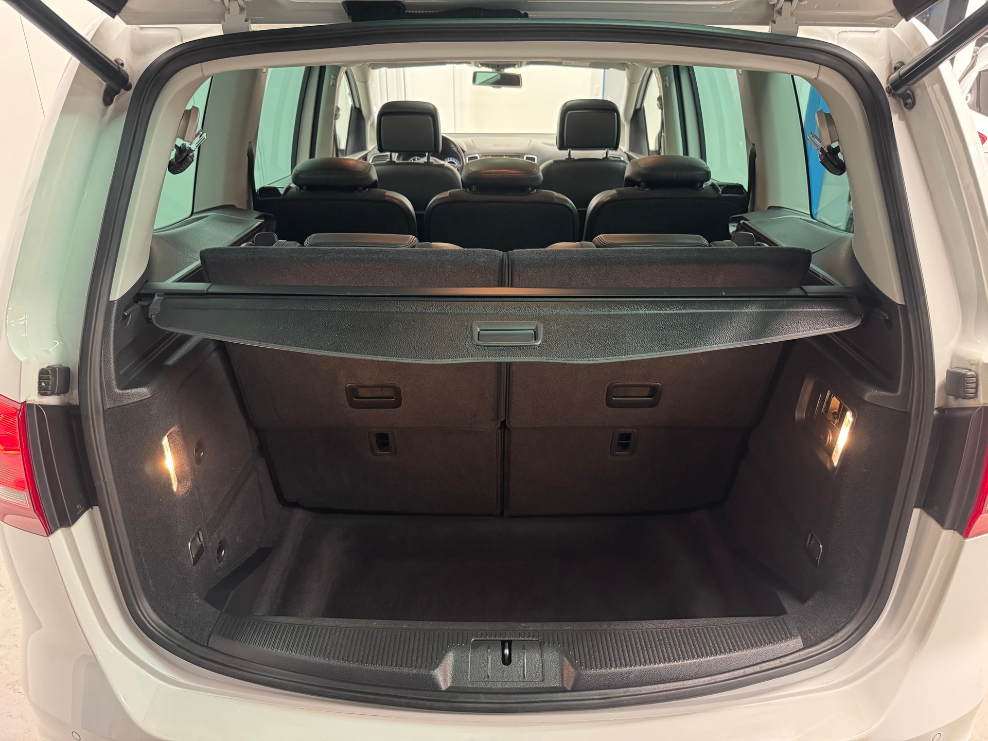 VW Sharan 2.0 TSI Highline DSG-image-13
