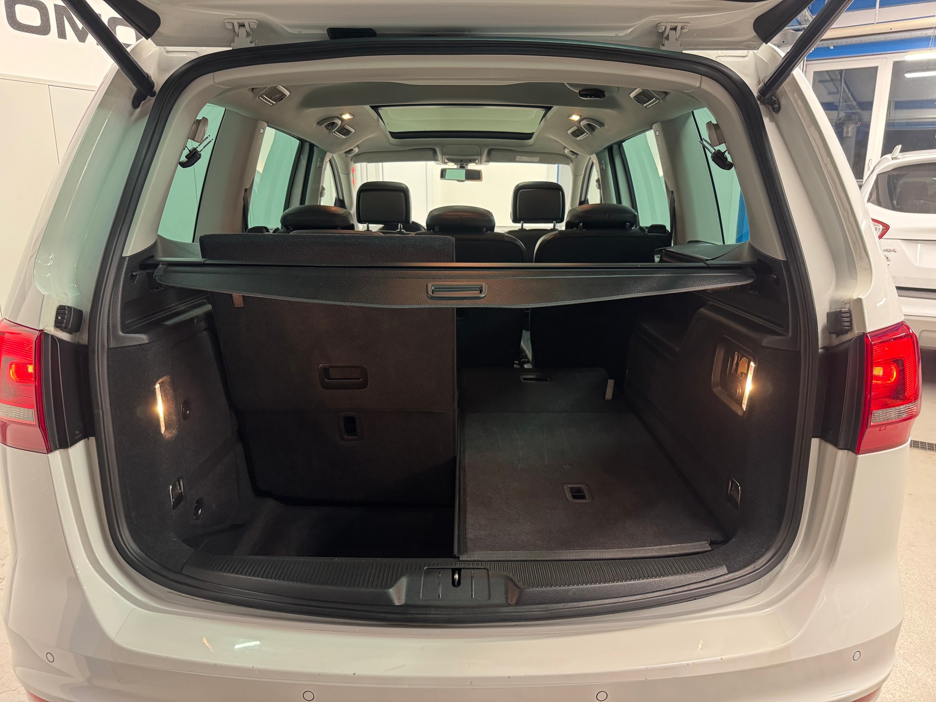 VW Sharan 2.0 TSI Highline DSG-image-14