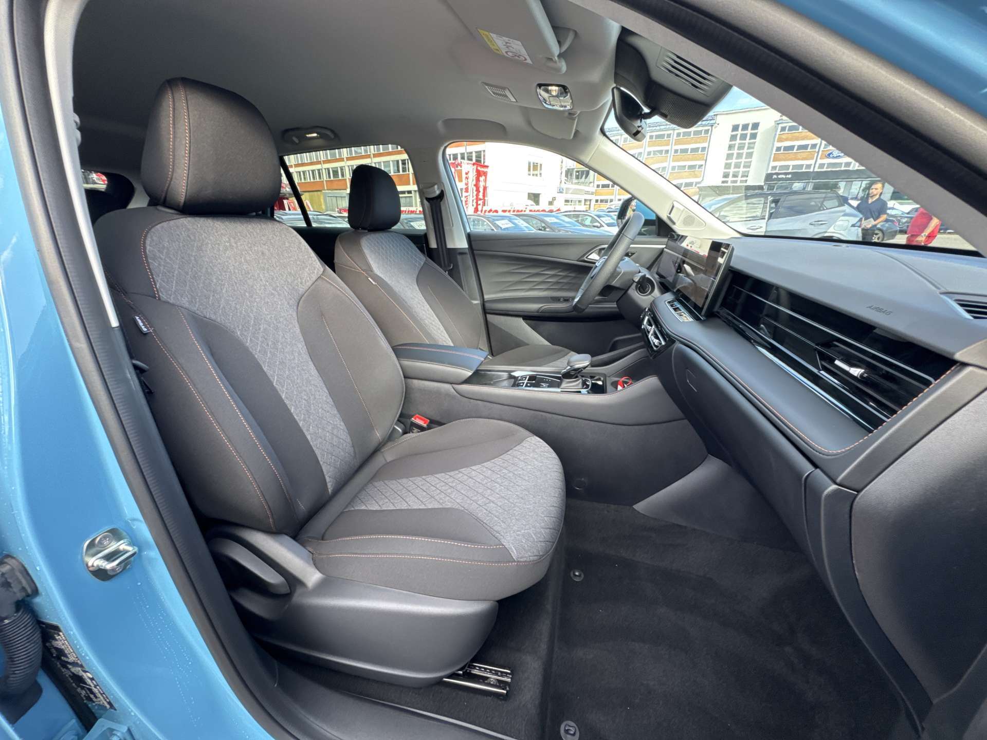 MG HS 1.5 T PHEV Comfort 272PS Automat-image-12