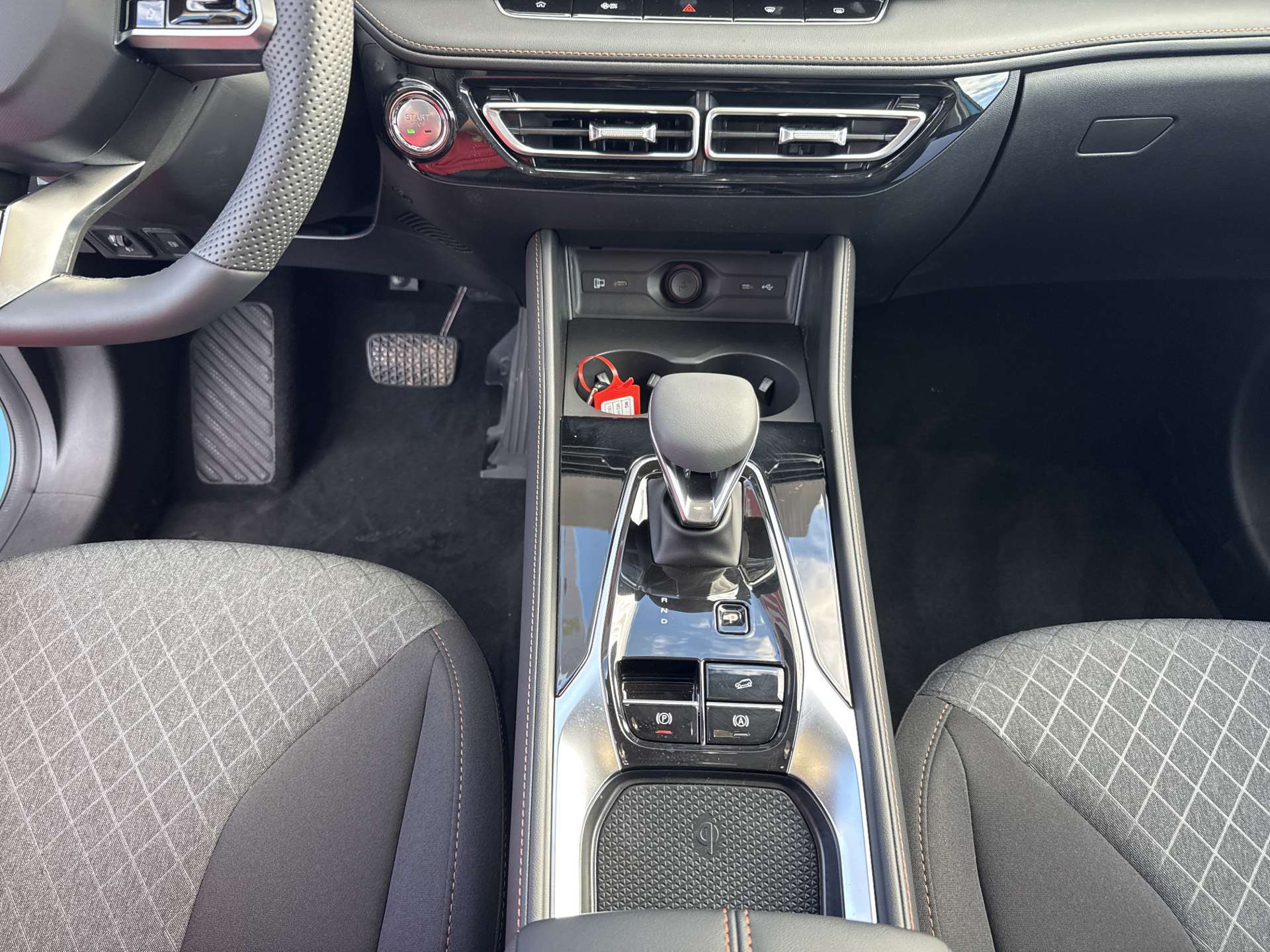 MG HS 1.5 T PHEV Comfort 272PS Automat-image-11