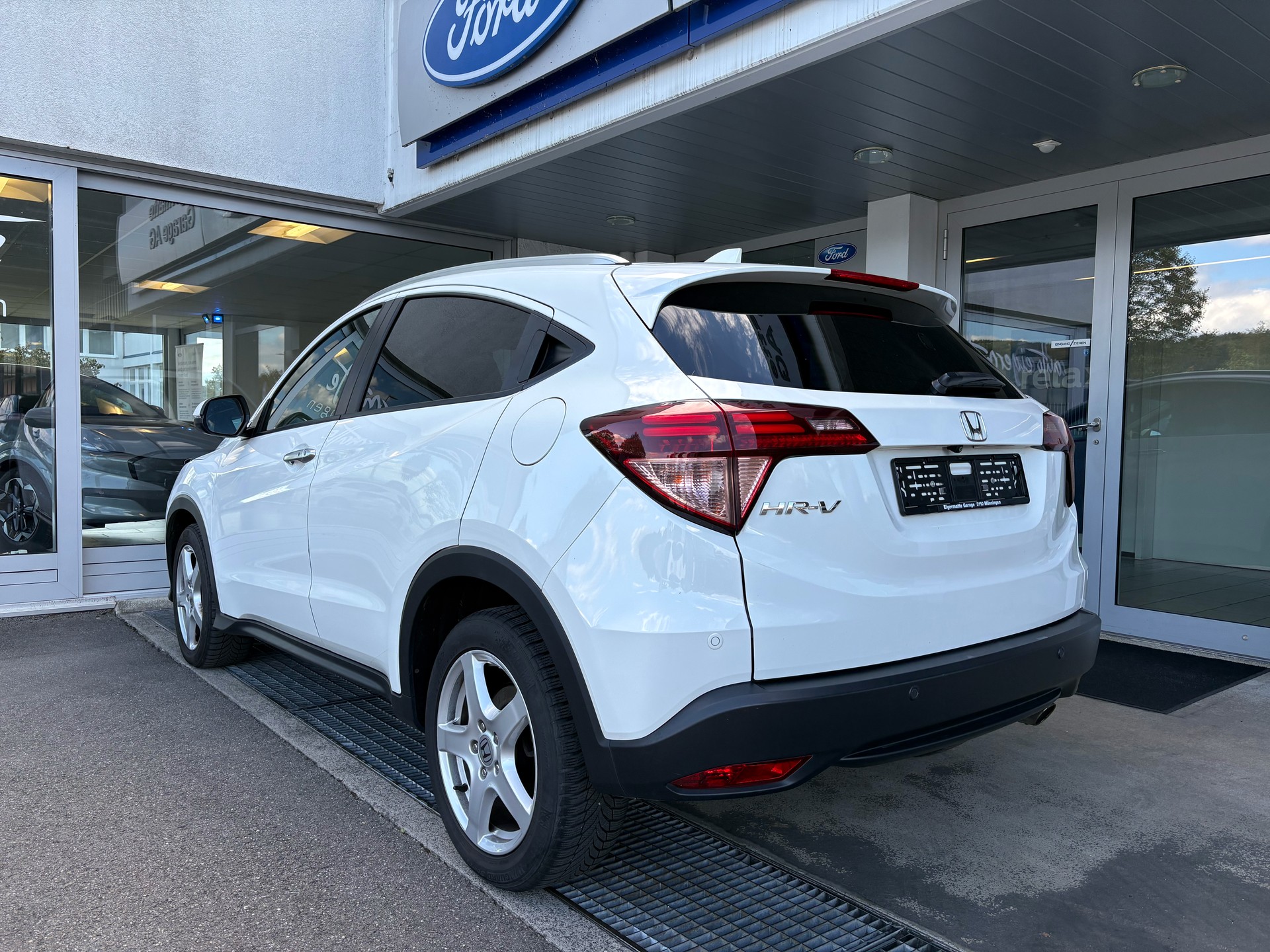 HONDA HR-V 1.5i-VTEC Executive CVT-image-2
