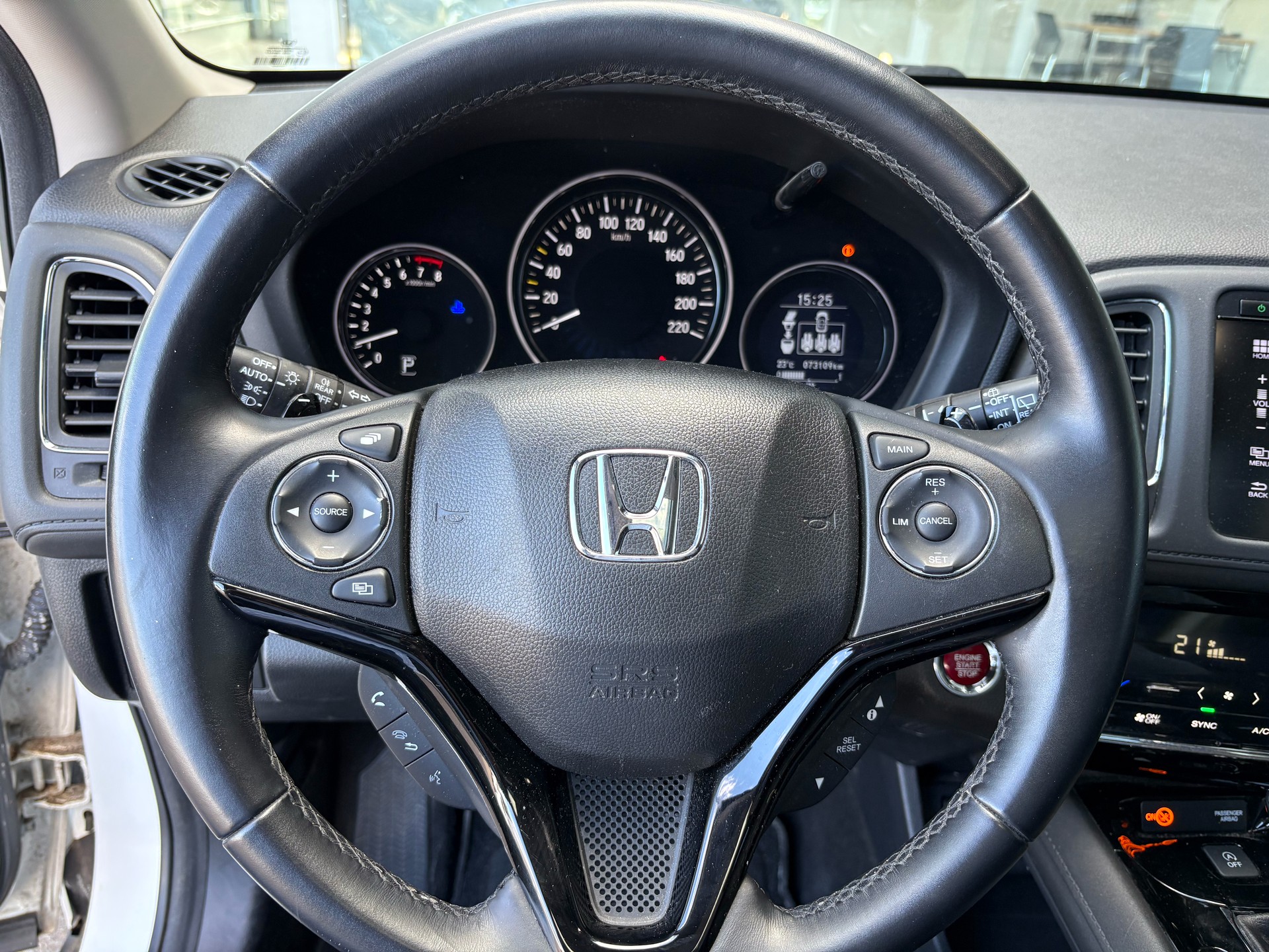 HONDA HR-V 1.5i-VTEC Executive CVT-image-12