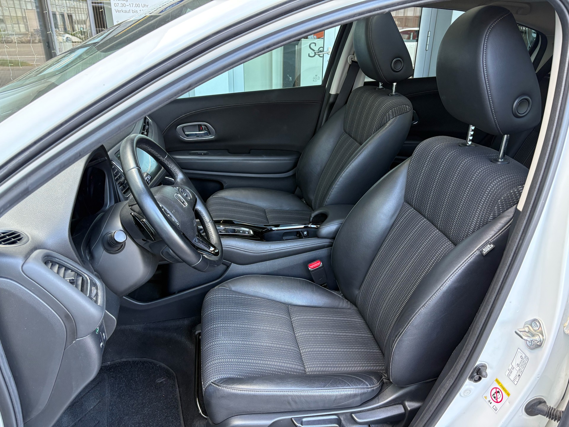 HONDA HR-V 1.5i-VTEC Executive CVT-image-7