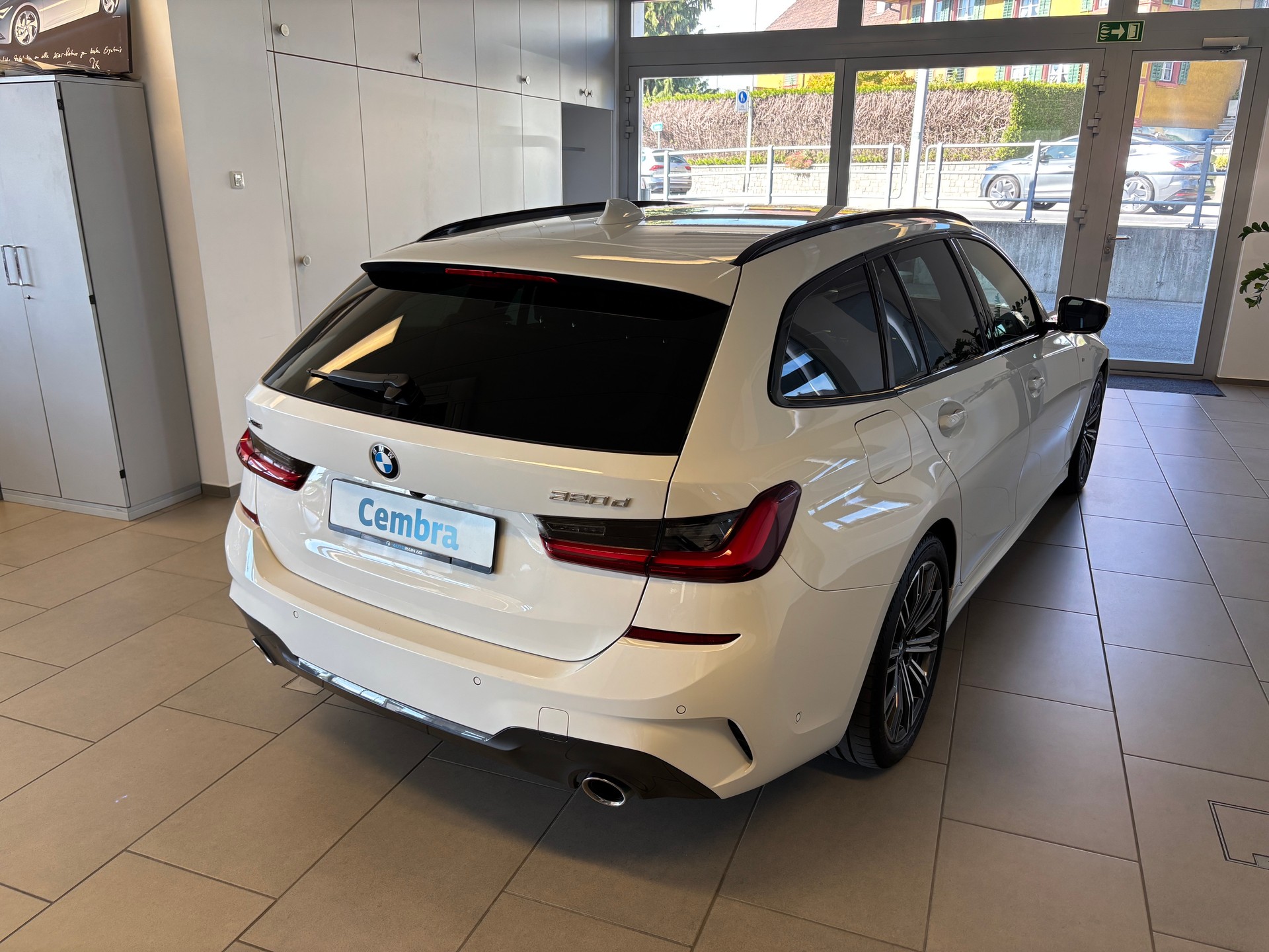 BMW 320d xDrive 48V Touring M Sport Steptronic-image-1