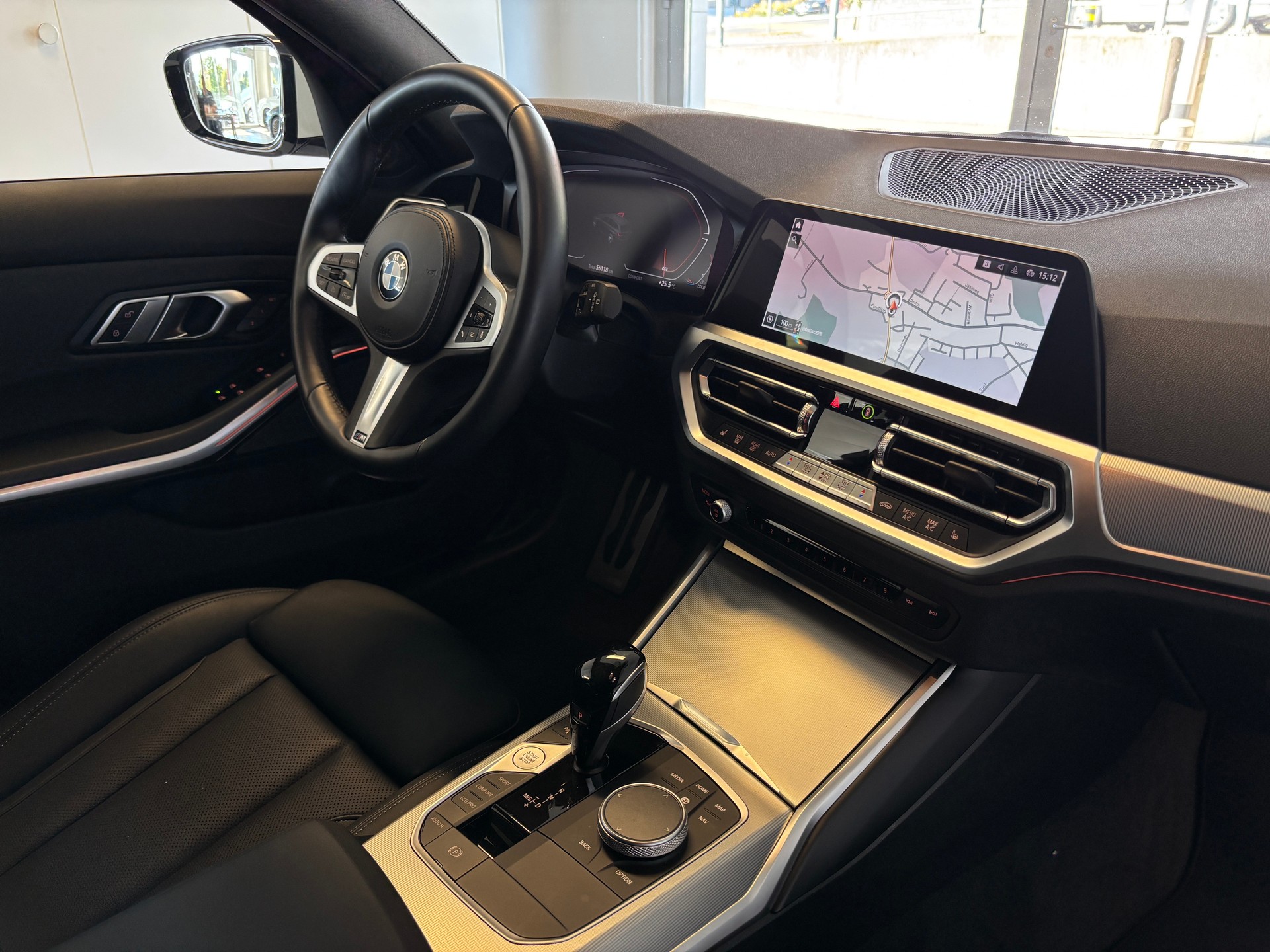 BMW 320d xDrive 48V Touring M Sport Steptronic-image-6