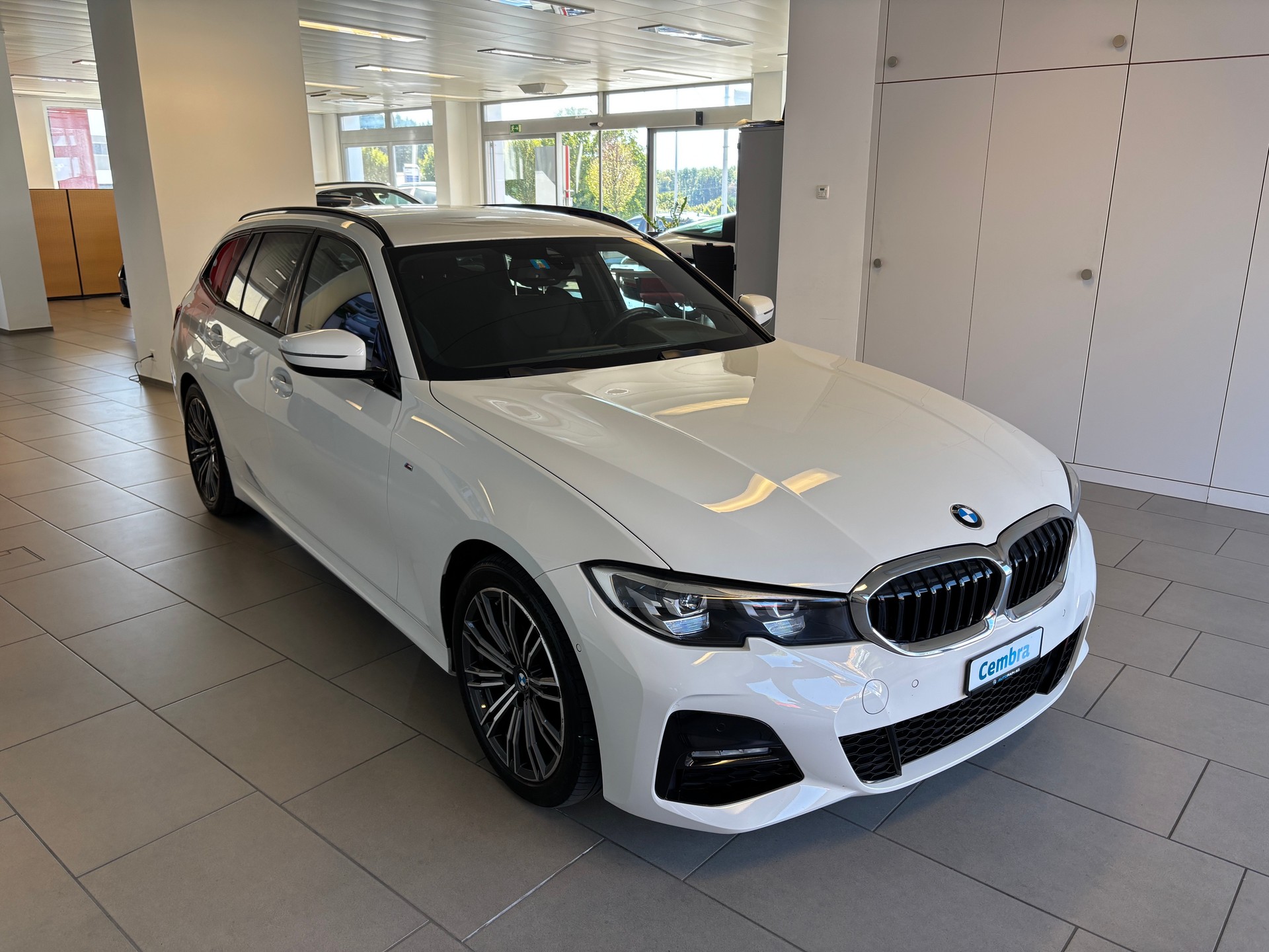BMW 320d xDrive 48V Touring M Sport Steptronic-image-0