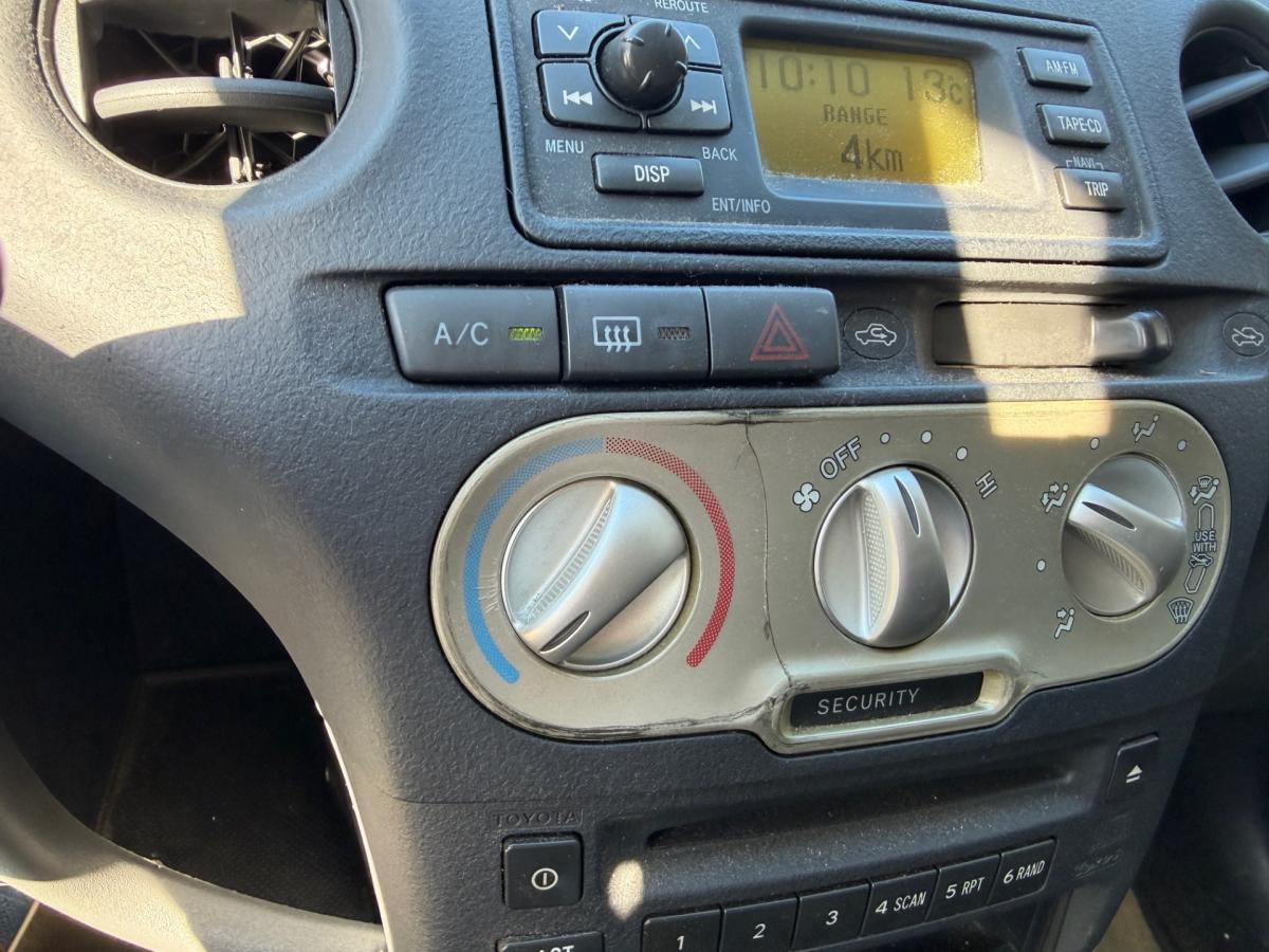 TOYOTA Yaris 1.3 Linea Sol-image-8