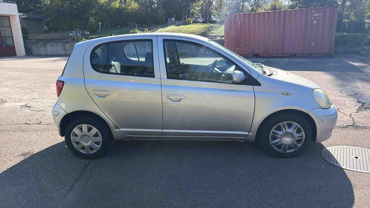 TOYOTA Yaris 1.3 Linea Sol-image-2