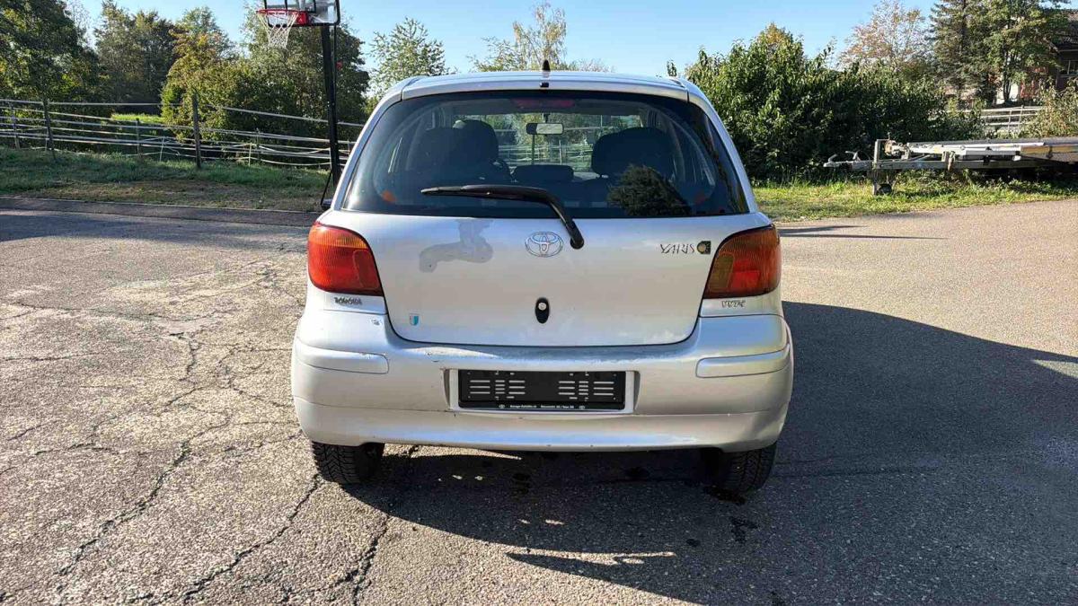 TOYOTA Yaris 1.3 Linea Sol-image-3