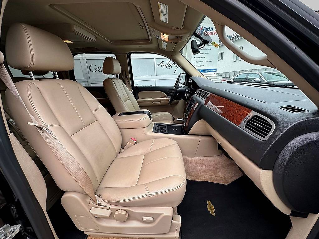 CHEVROLET TAHOE-image-4