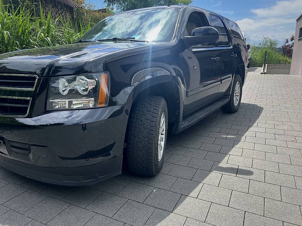 CHEVROLET TAHOE-image-1