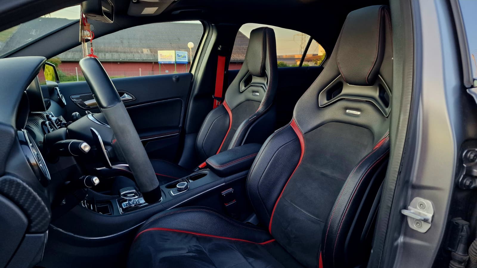 MERCEDES-BENZ A 45 AMG 4m-image-4