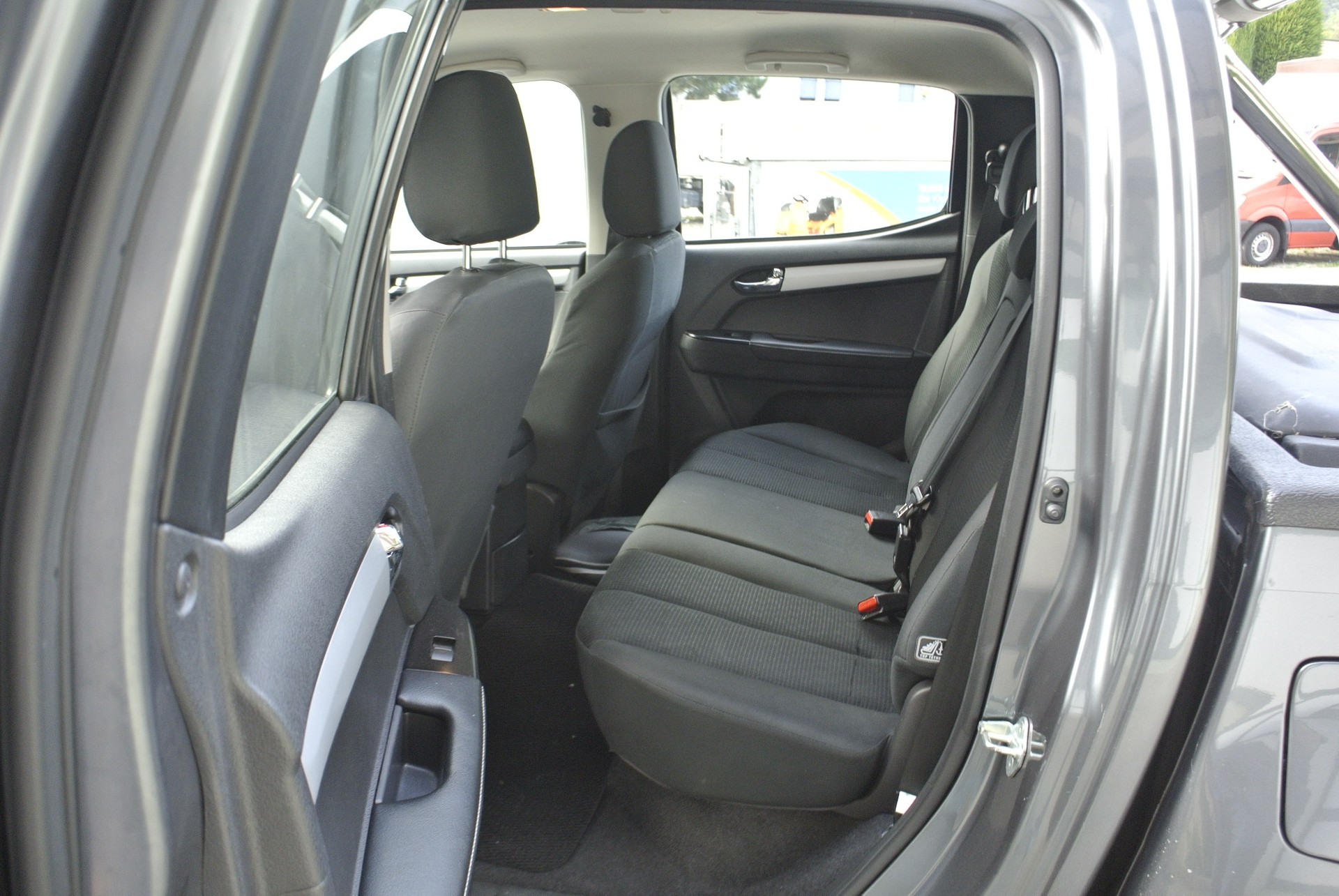 ISUZU D-MAX 1.9 Crew Cab Planet 4x4-image-13