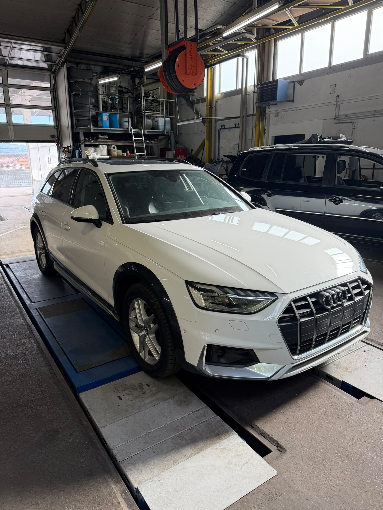 AUDI A4 allroad 40 TDI Attraction quattro tiptronic-image-1