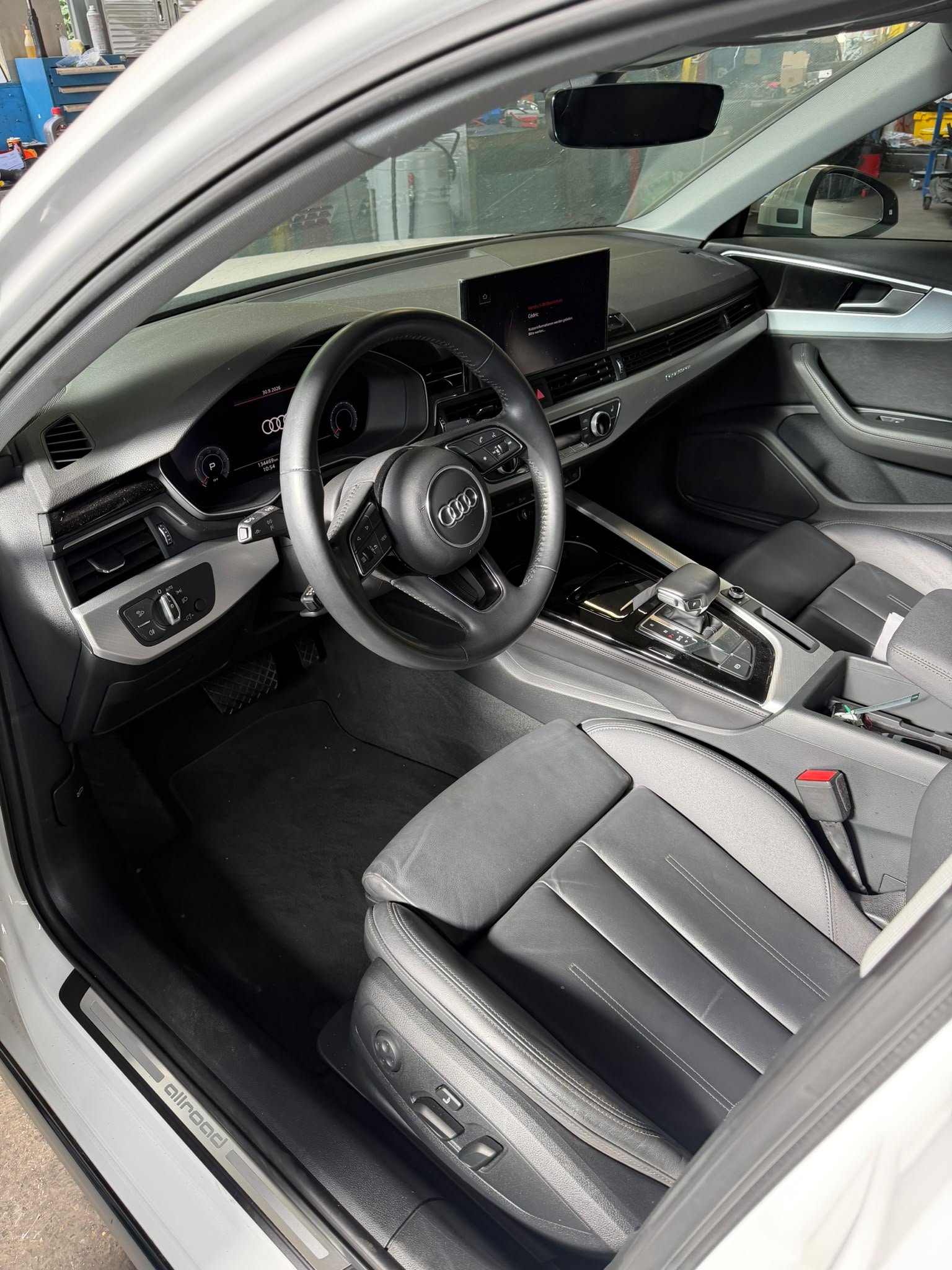 AUDI A4 allroad 40 TDI Attraction quattro tiptronic-image-2