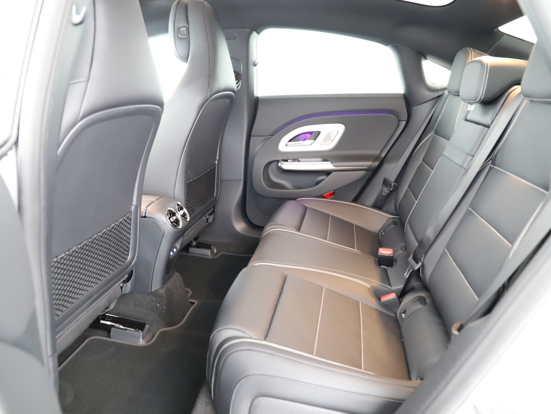 MERCEDES-BENZ CLA 350 4MATIC EQ-image-10