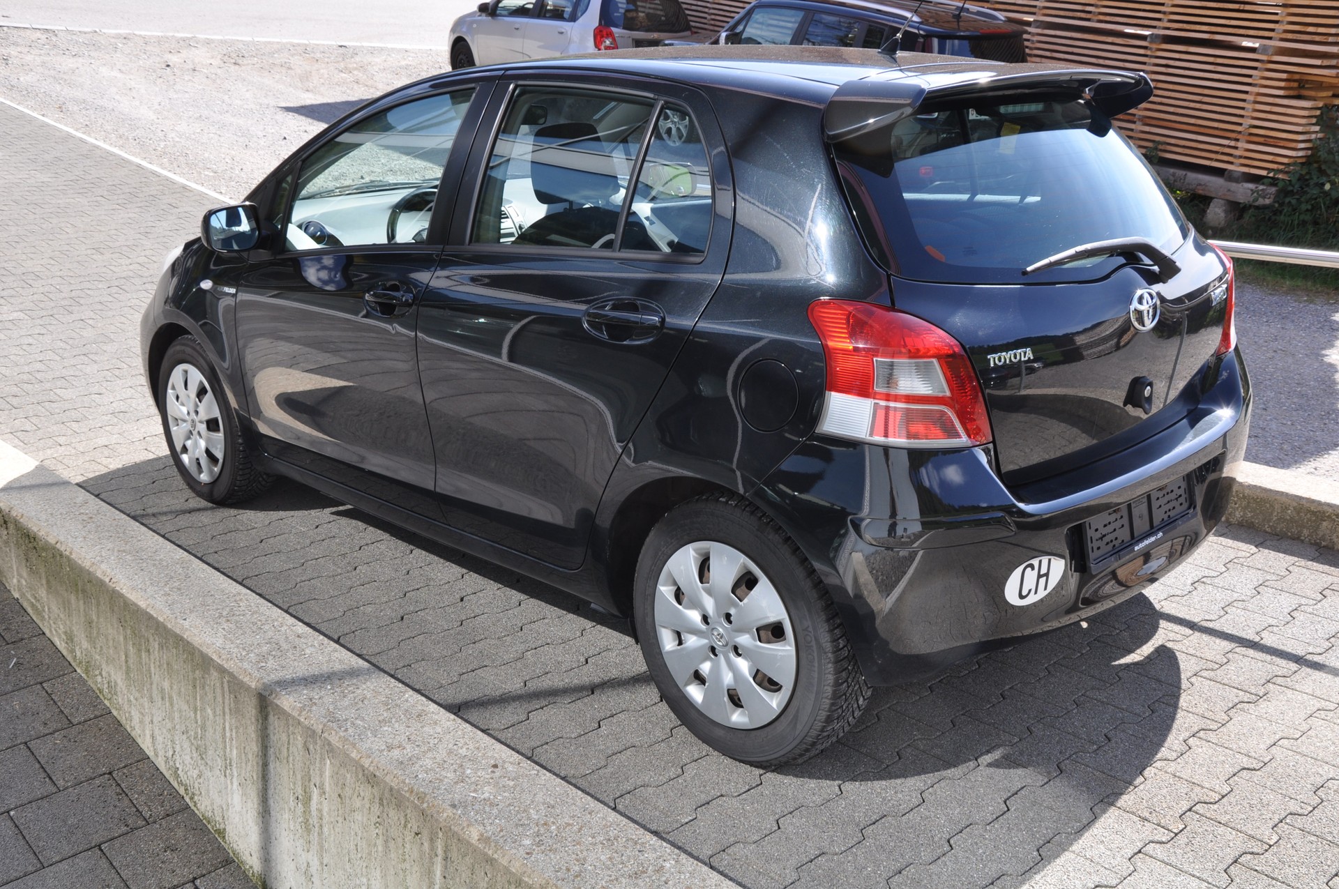TOYOTA Yaris 1.33 Linea Luna-image-3