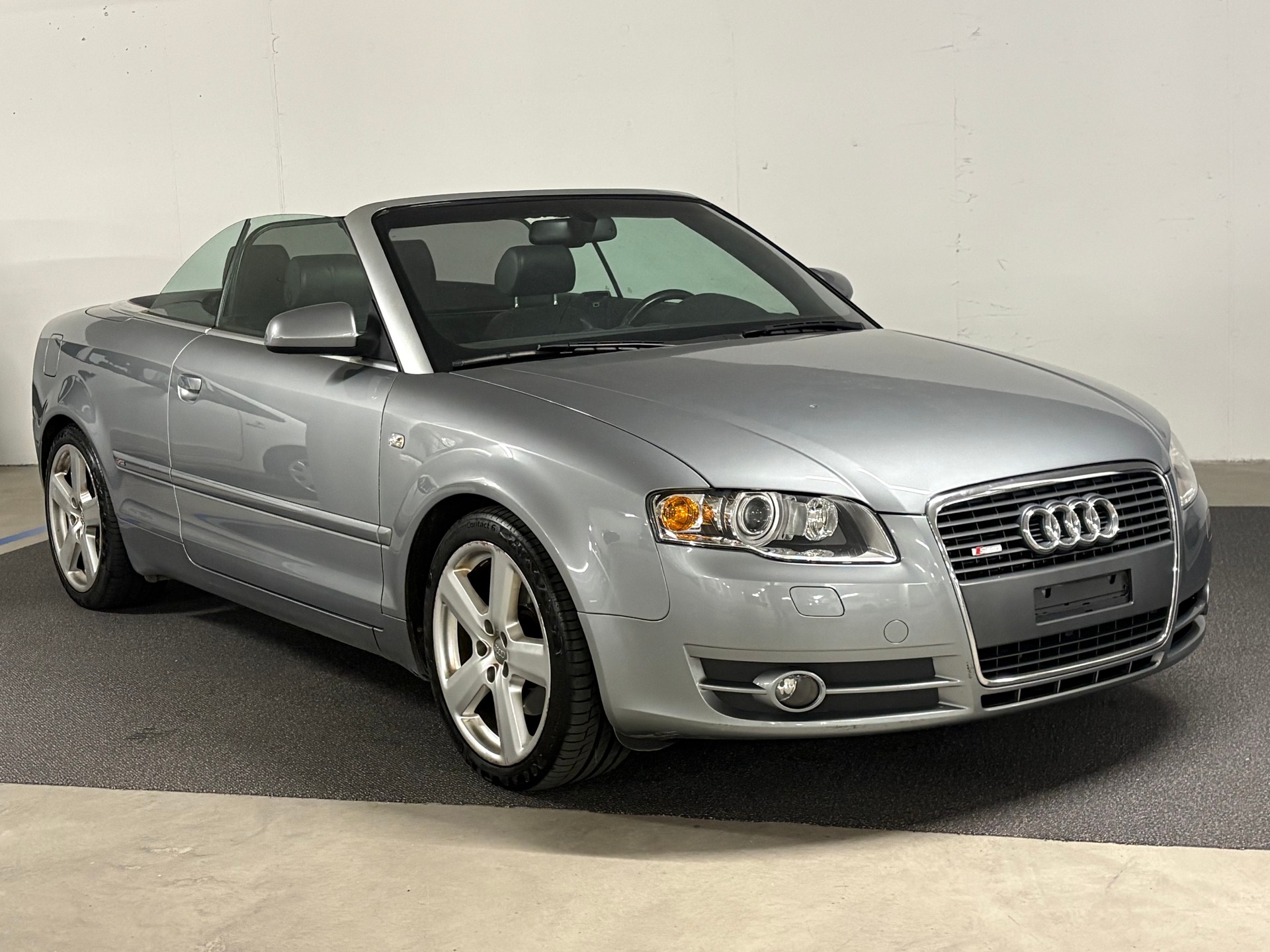 AUDI A4 Cabriolet 1.8 Turbo S-Line-image-3
