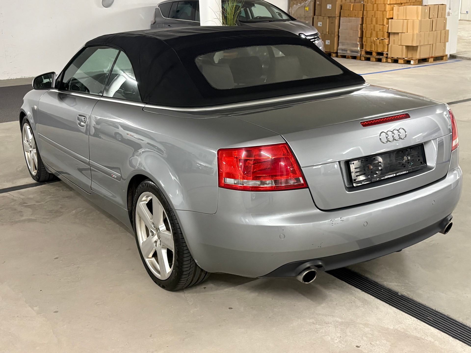 AUDI A4 Cabriolet 1.8 Turbo S-Line-image-10