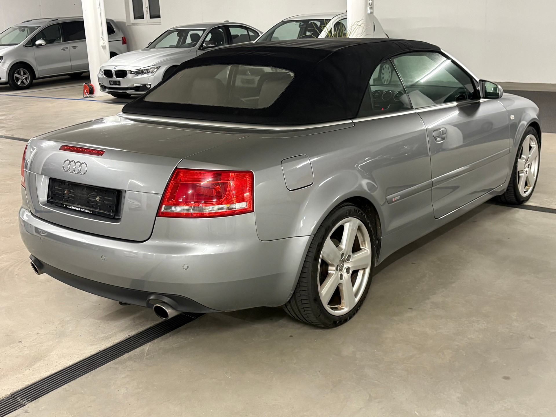 AUDI A4 Cabriolet 1.8 Turbo S-Line-image-9