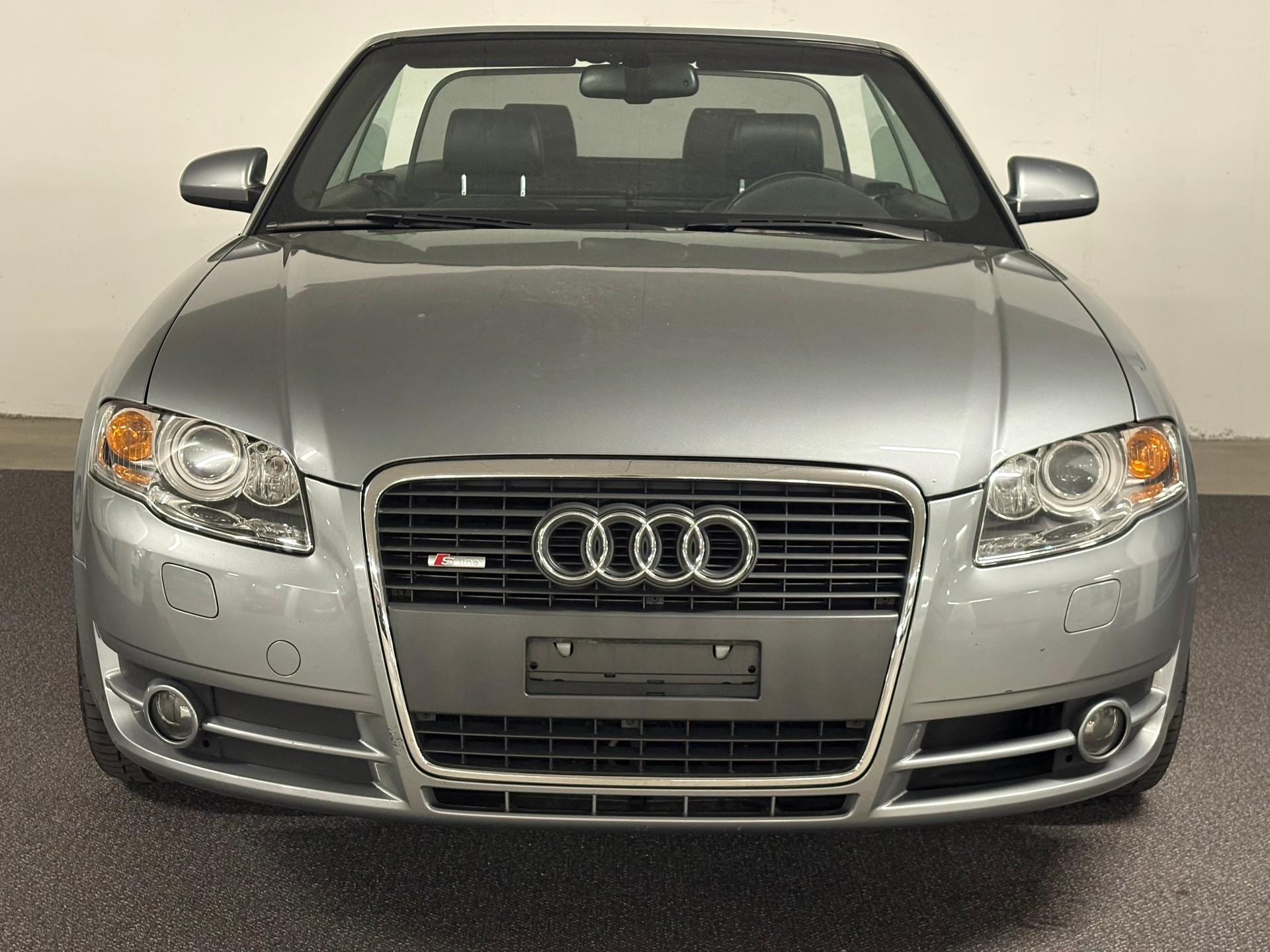AUDI A4 Cabriolet 1.8 Turbo S-Line-image-2