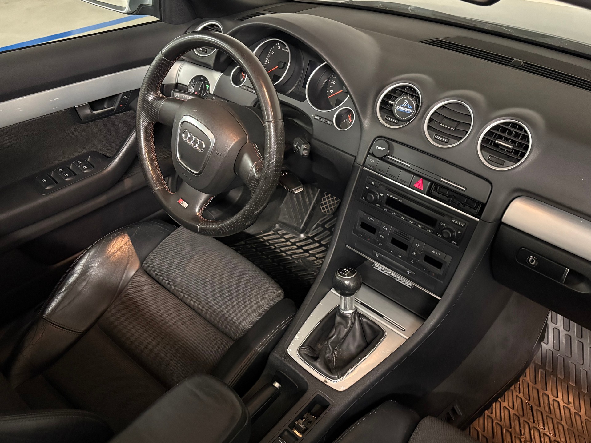 AUDI A4 Cabriolet 1.8 Turbo S-Line-image-11