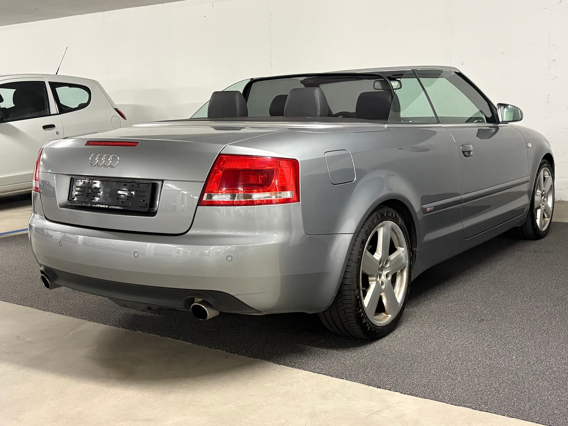AUDI A4 Cabriolet 1.8 Turbo S-Line-image-6
