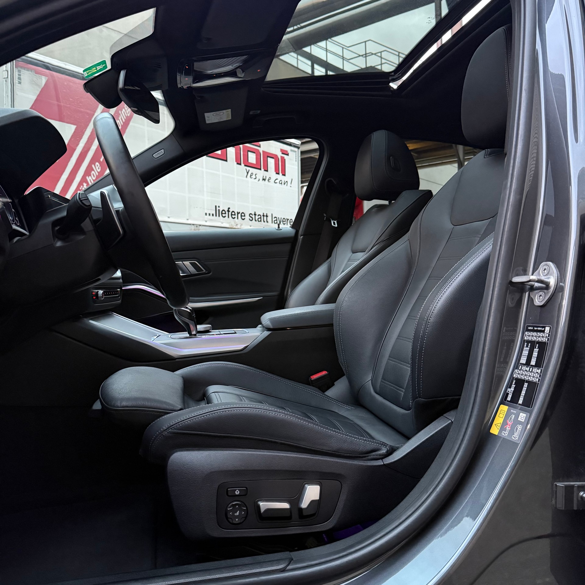 BMW 330e xDrive M Sport Steptronic Swiss-image-12