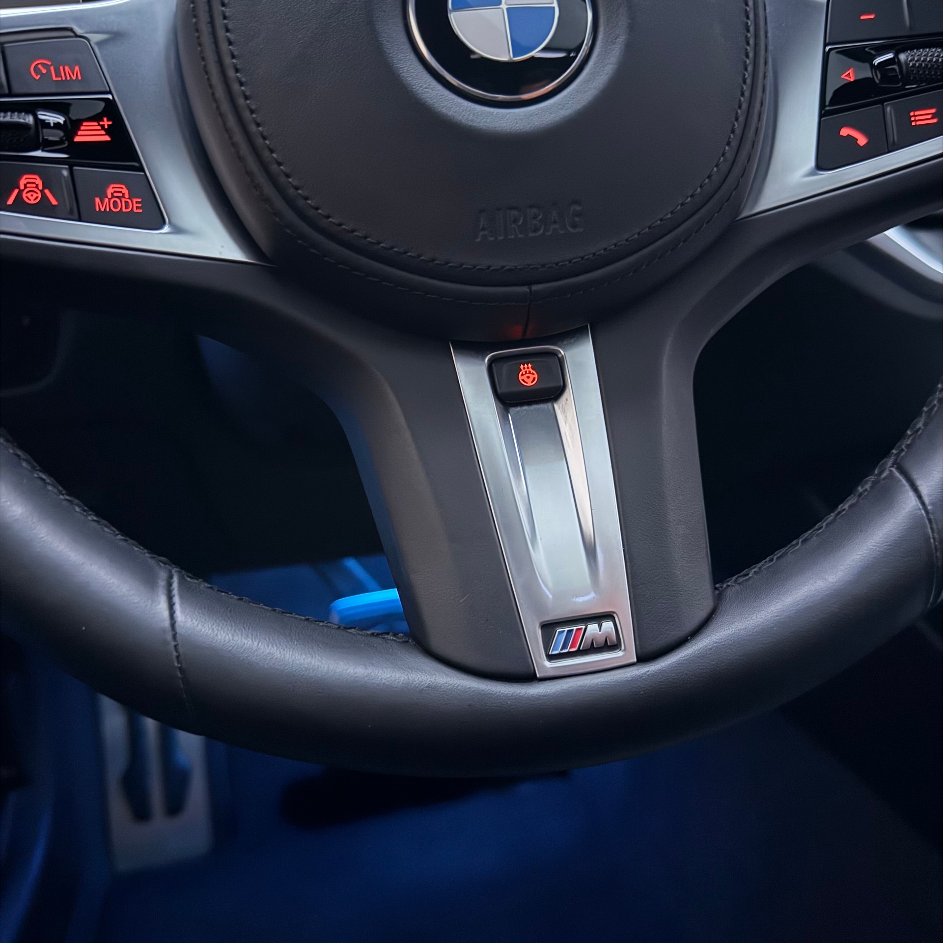 BMW 330e xDrive M Sport Steptronic Swiss-image-11