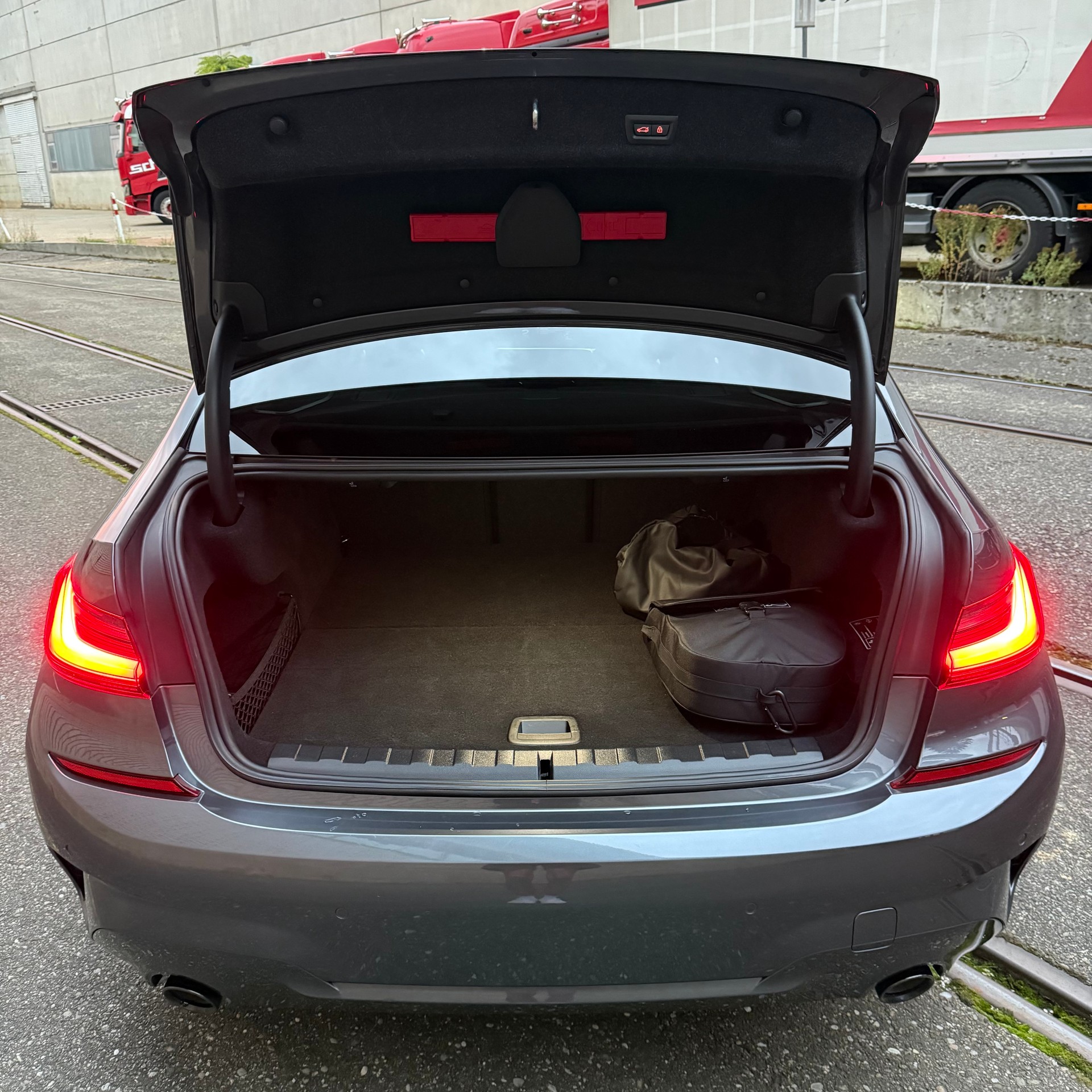 BMW 330e xDrive M Sport Steptronic Swiss-image-20