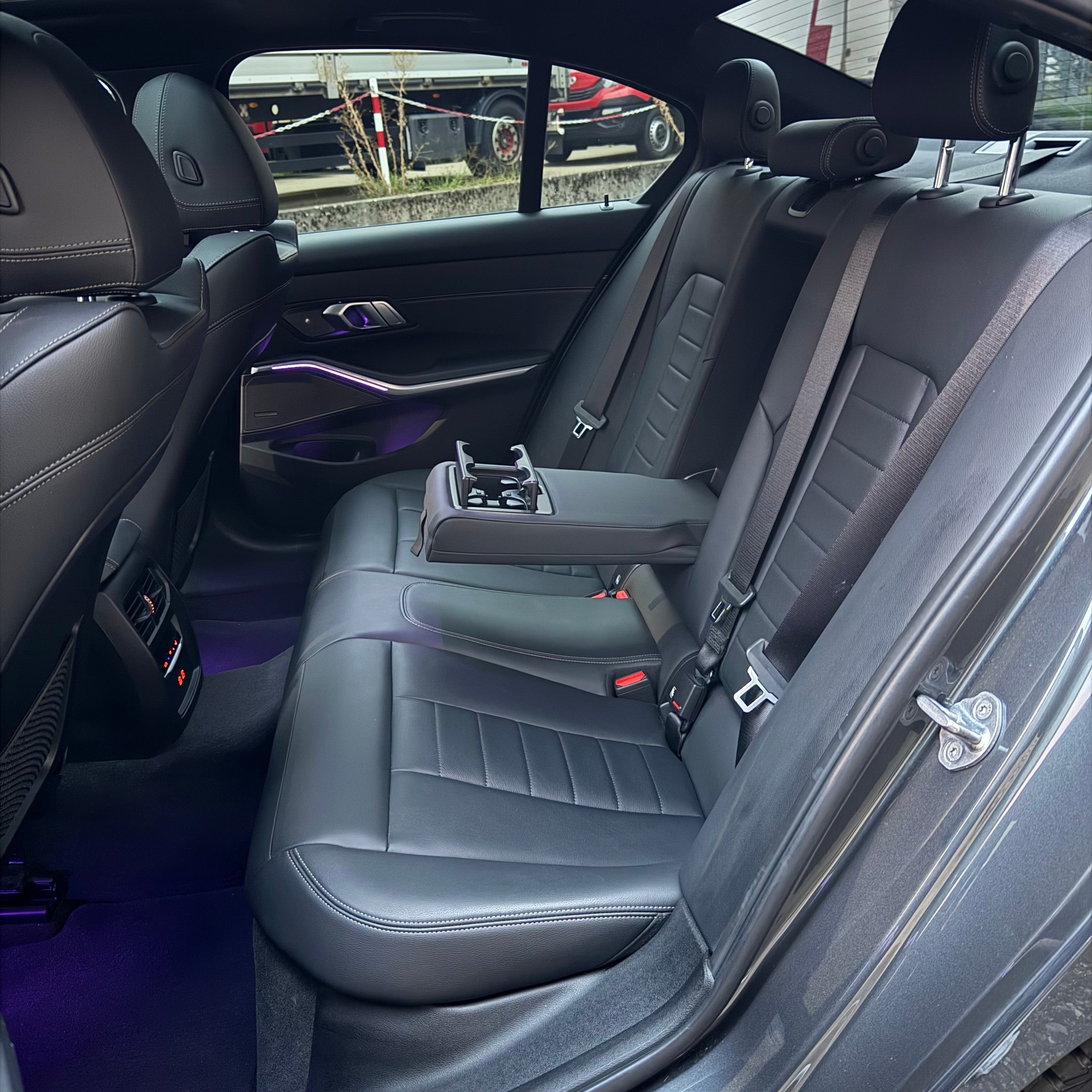 BMW 330e xDrive M Sport Steptronic Swiss-image-16