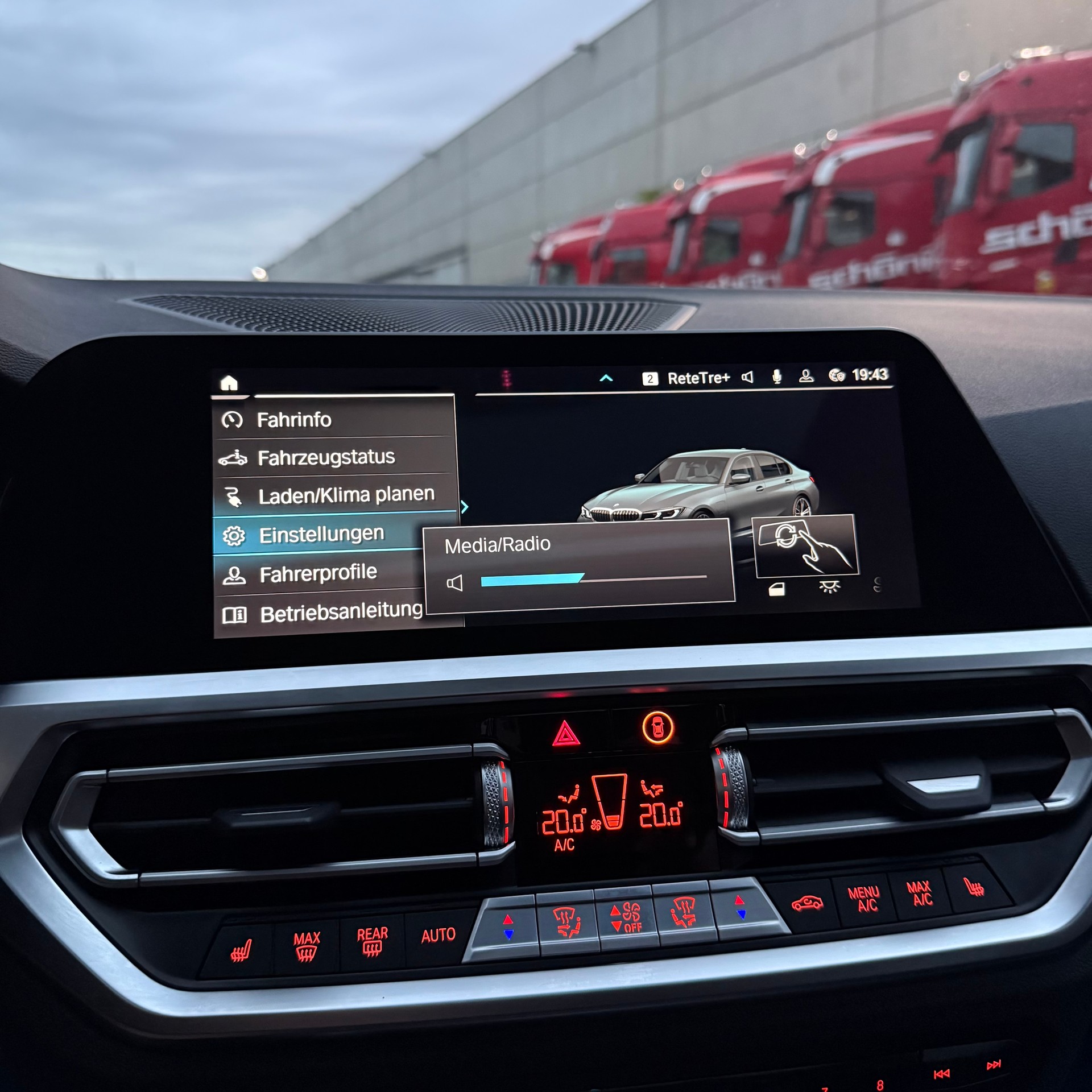BMW 330e xDrive M Sport Steptronic Swiss-image-24