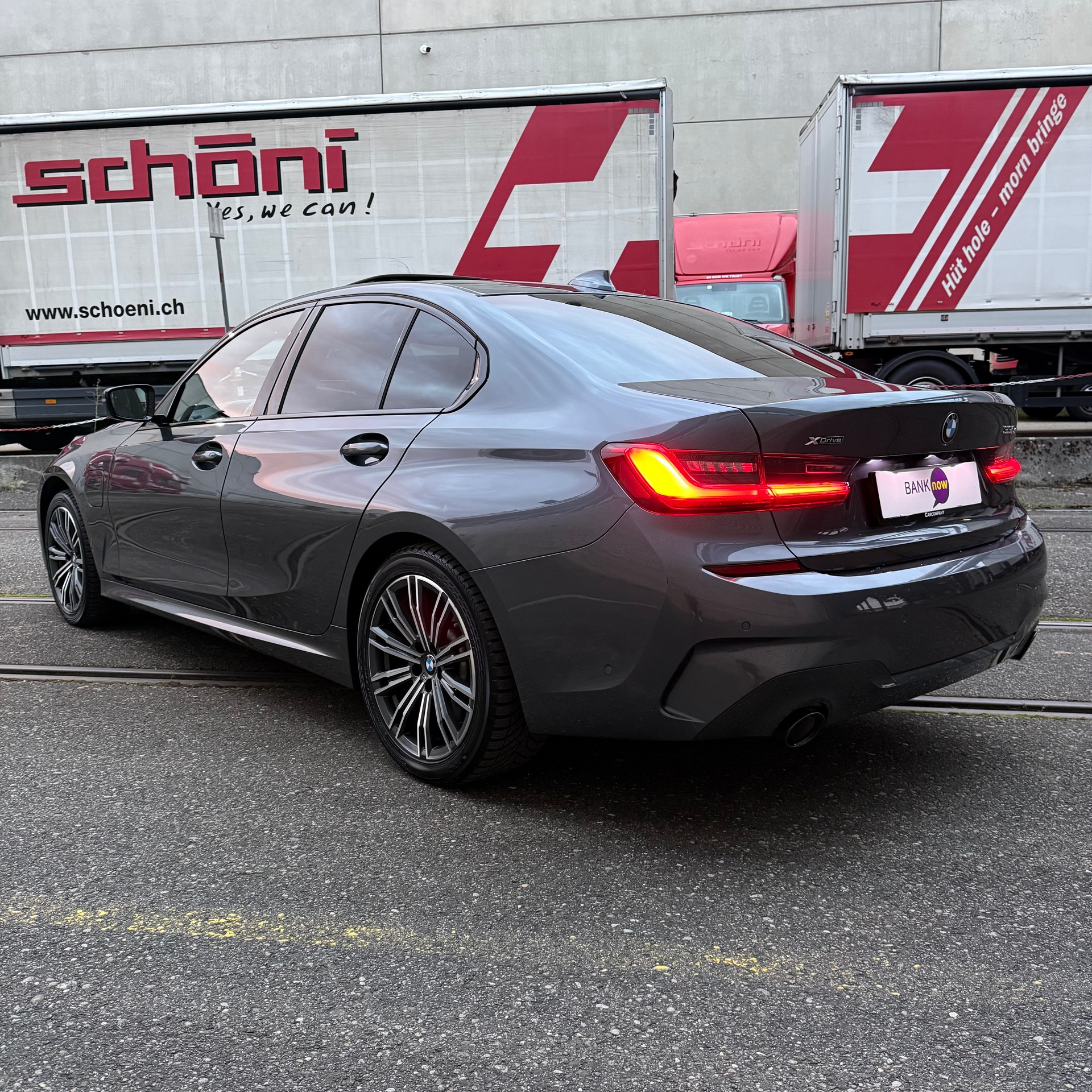 BMW 330e xDrive M Sport Steptronic Swiss-image-4