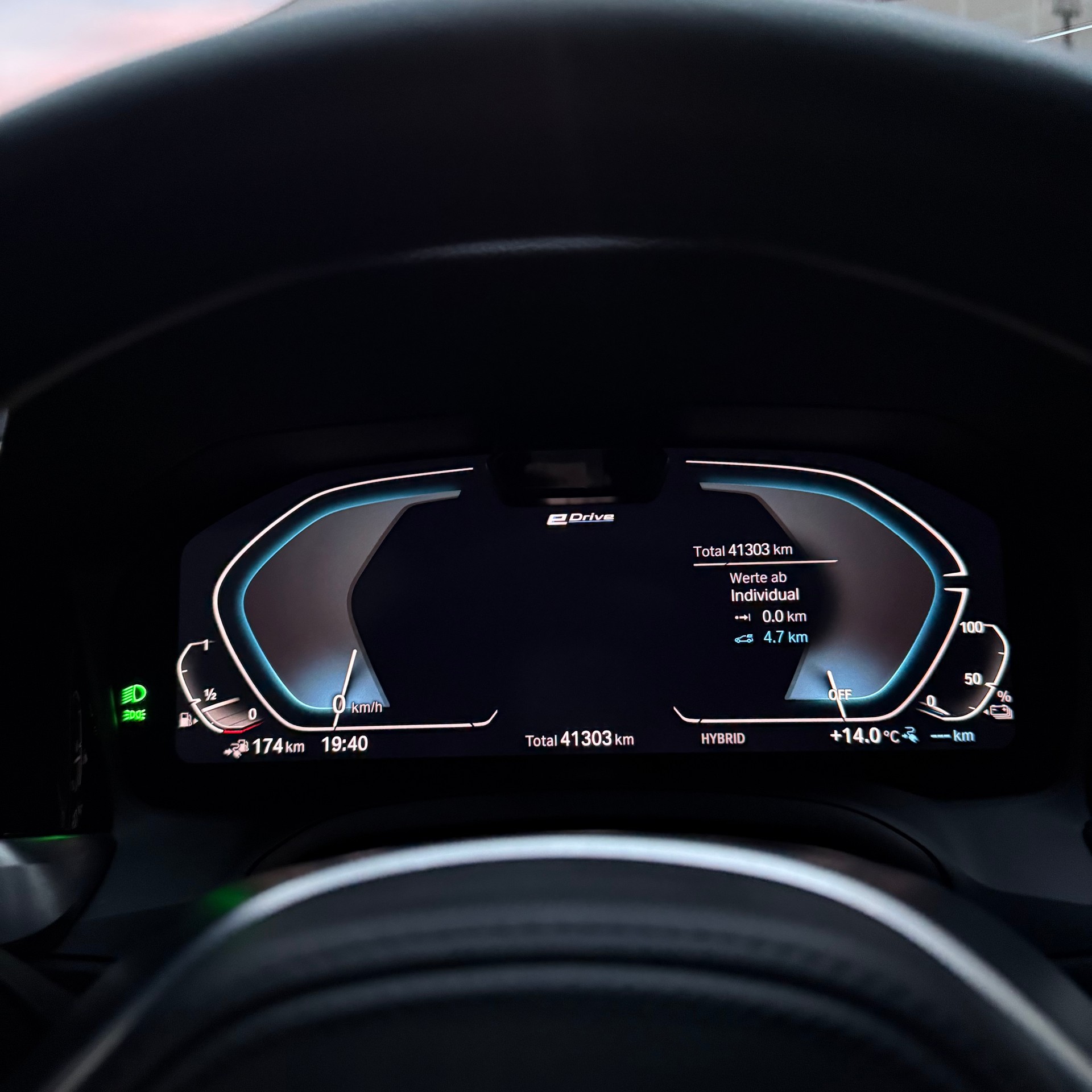BMW 330e xDrive M Sport Steptronic Swiss-image-22
