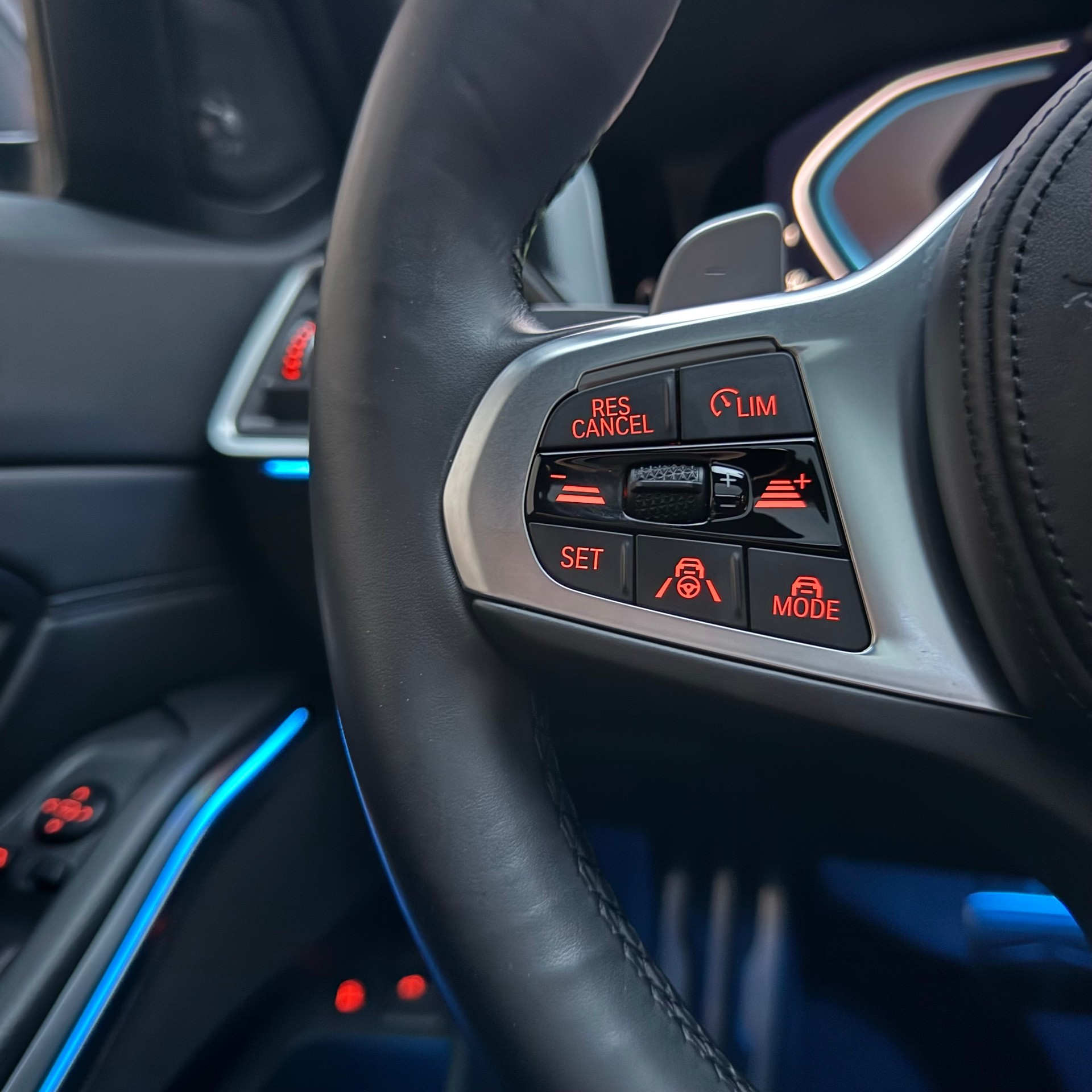 BMW 330e xDrive M Sport Steptronic Swiss-image-10