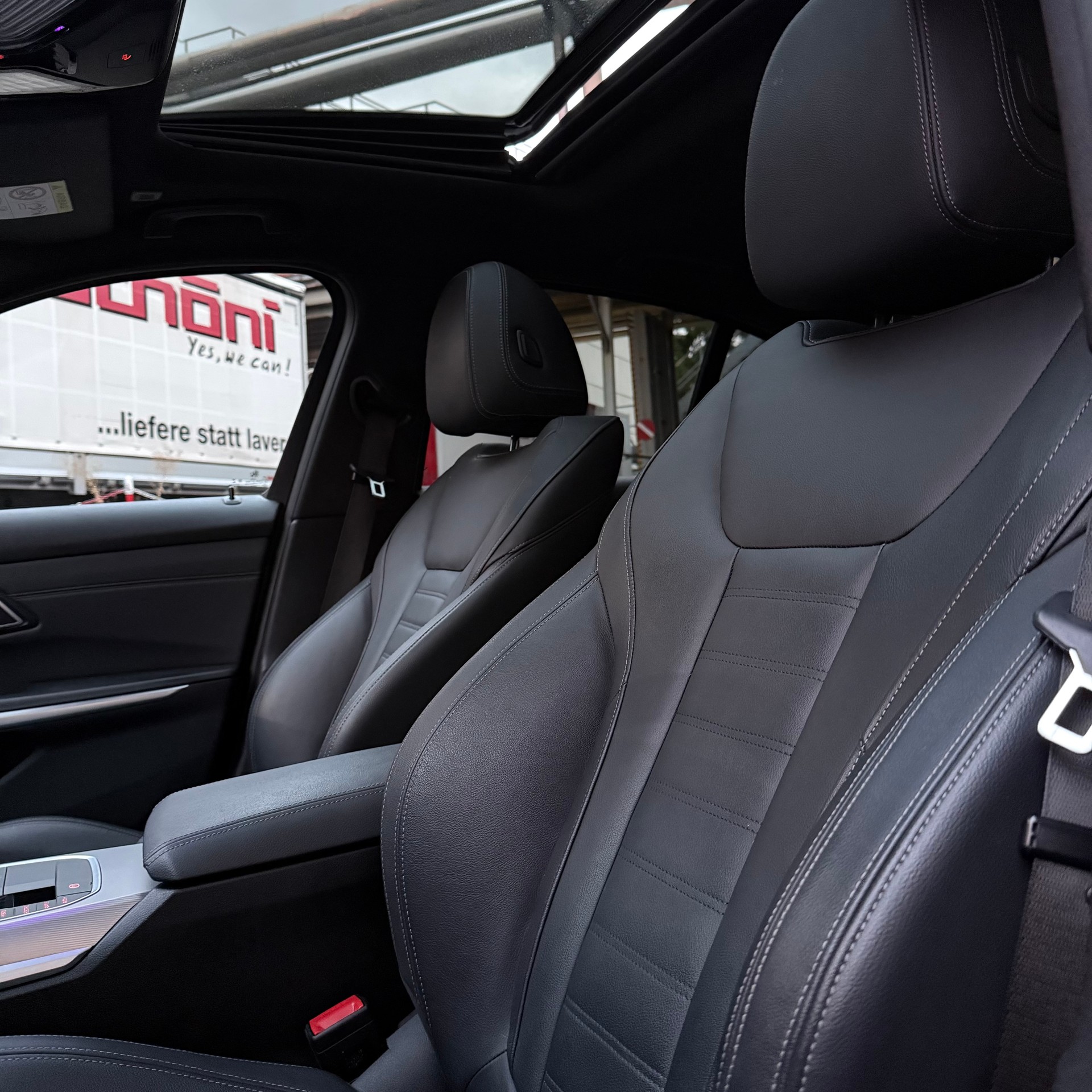 BMW 330e xDrive M Sport Steptronic Swiss-image-13