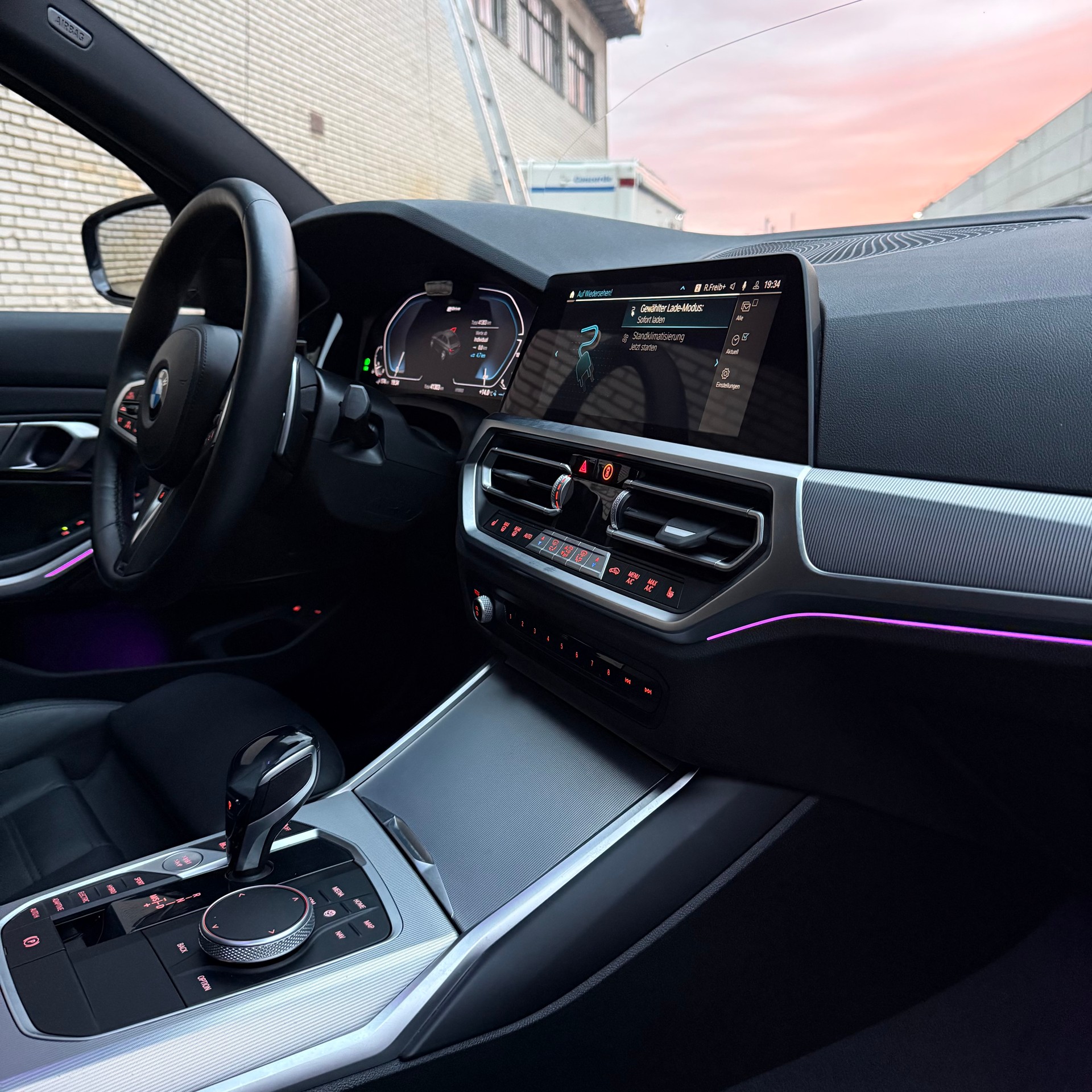 BMW 330e xDrive M Sport Steptronic Swiss-image-19