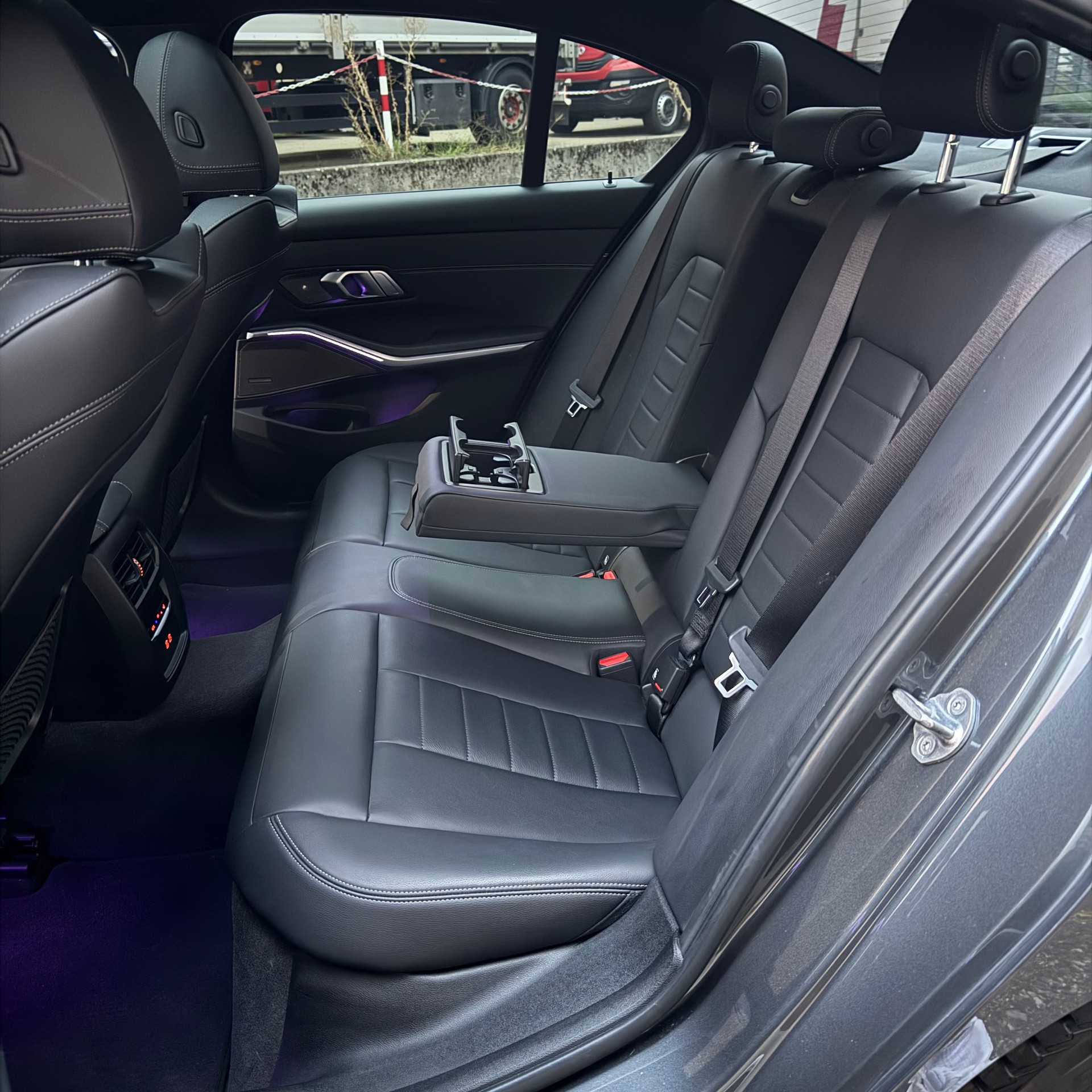 BMW 330e xDrive M Sport Steptronic Swiss-image-15