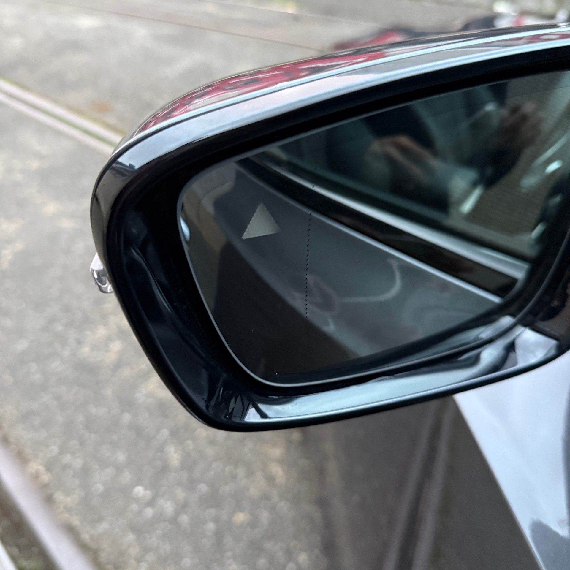BMW 330e xDrive M Sport Steptronic Swiss-image-29