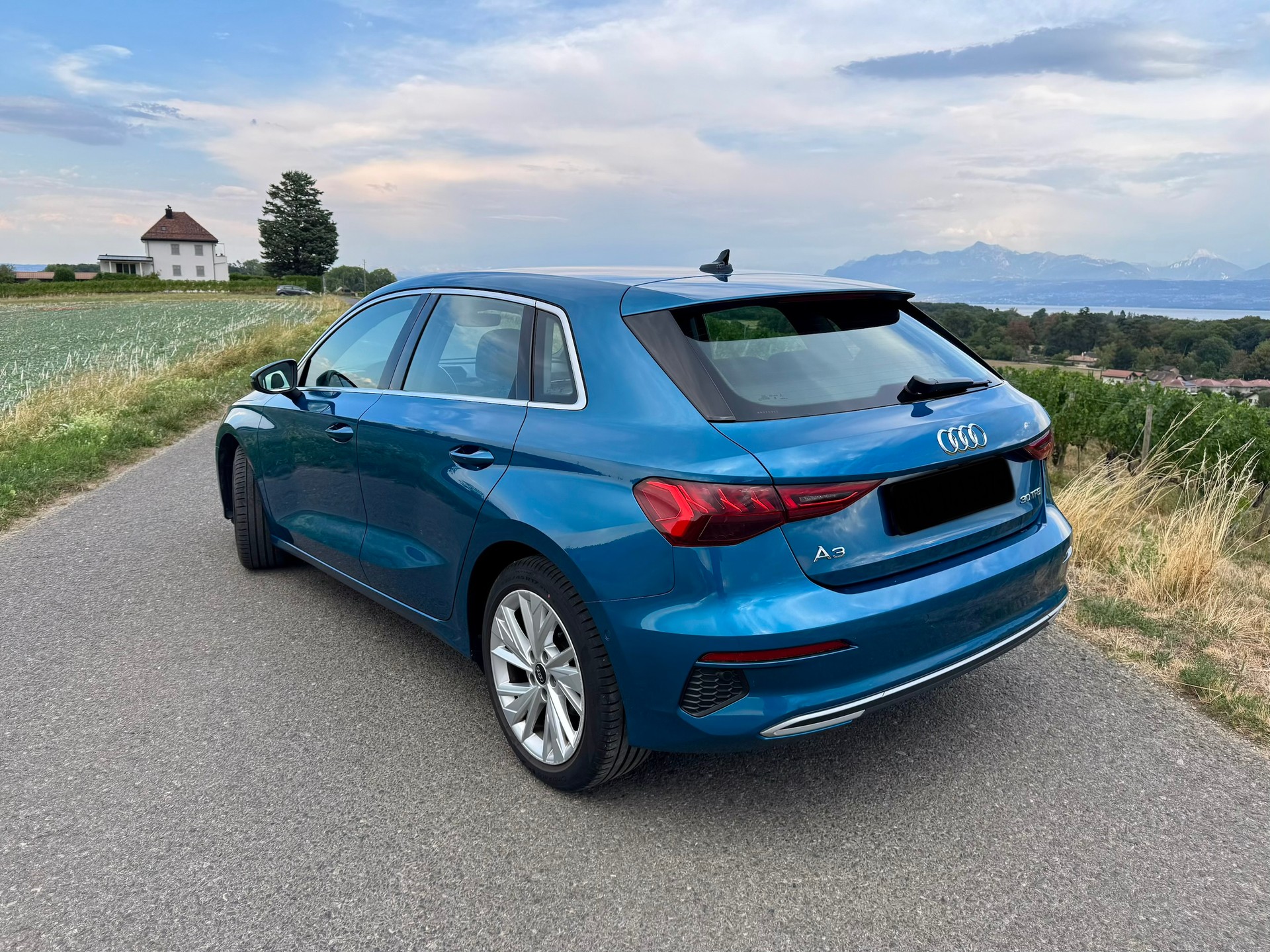 AUDI A3 Sportback-image-3
